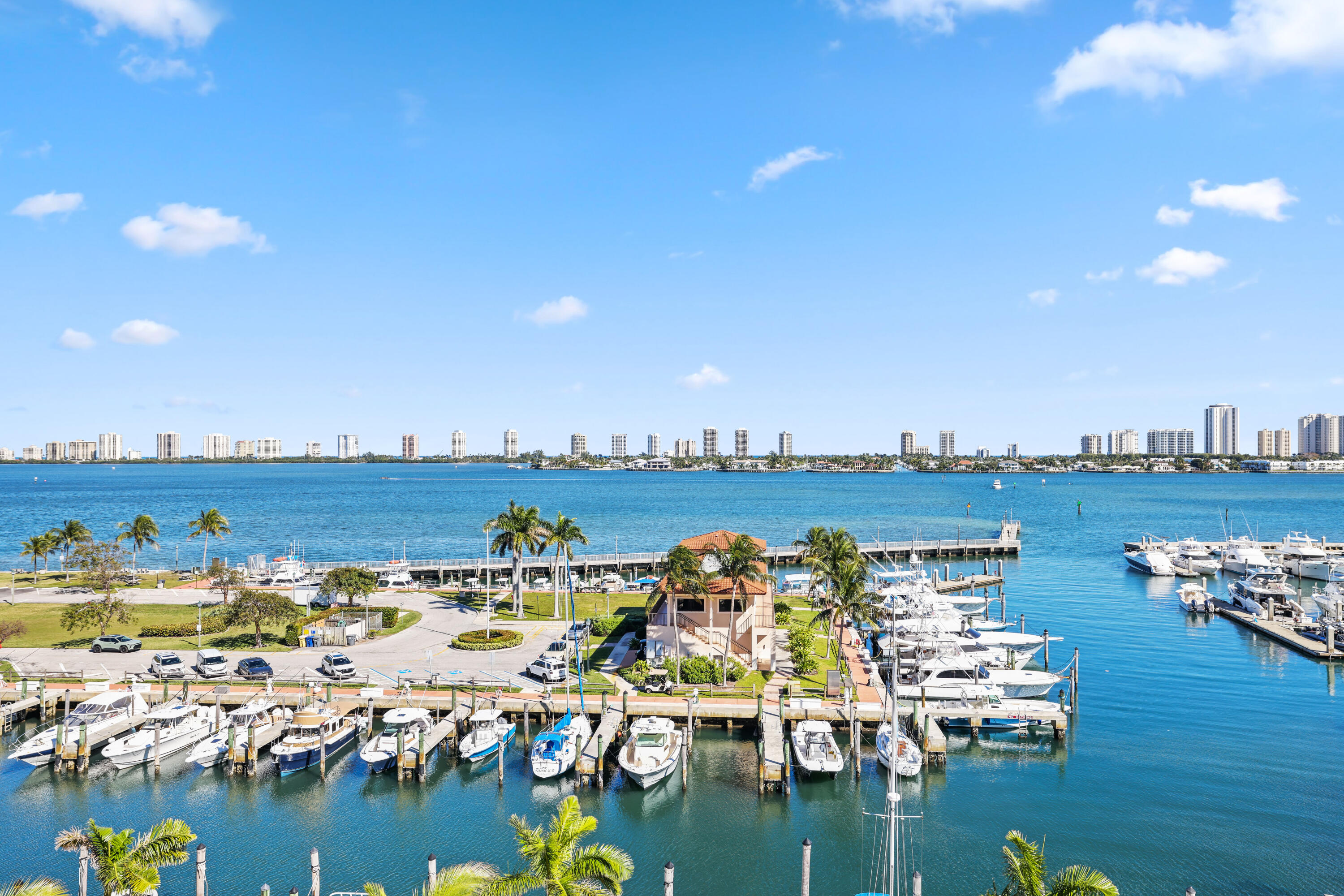 220 Lake Shr #1823 Lake Park, FL 33403