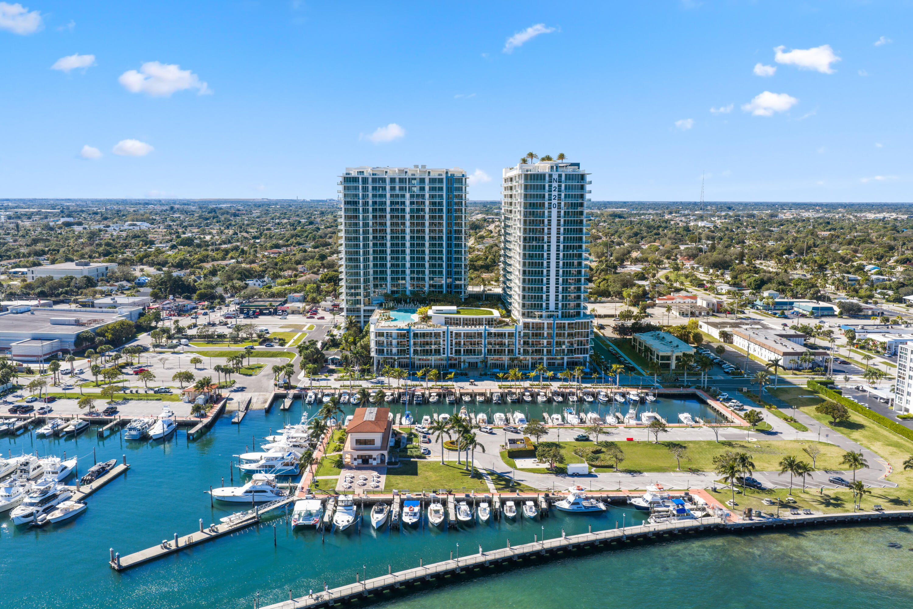 220 Lake Shr #1823 Lake Park, FL 33403