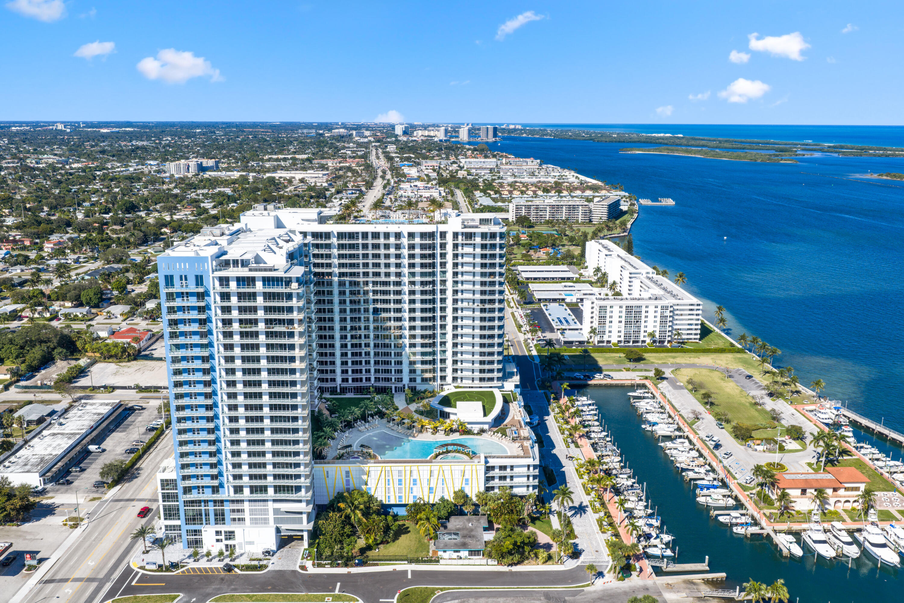 220 Lake Shr #1823 Lake Park, FL 33403