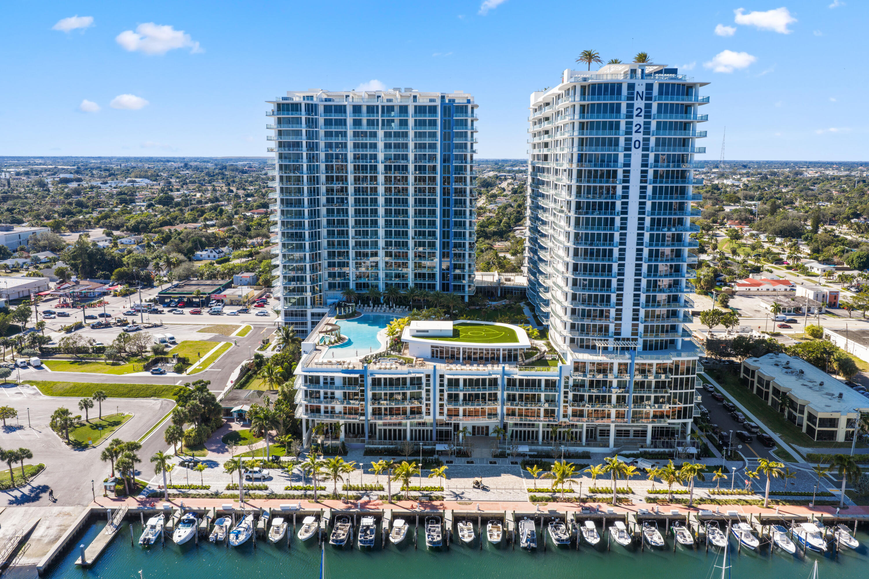 220 Lake Shr #1823 Lake Park, FL 33403