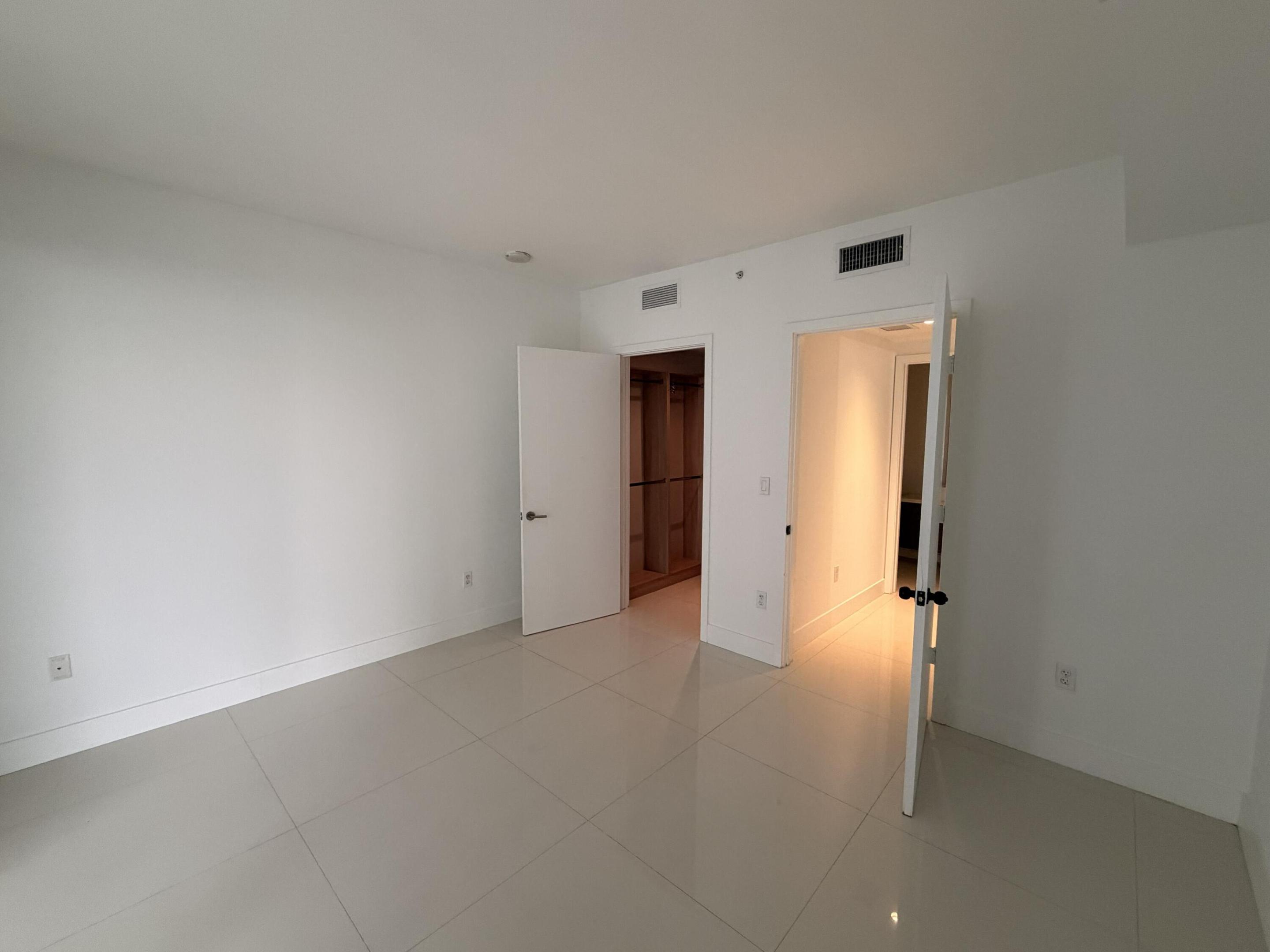 image Brickell Ten14