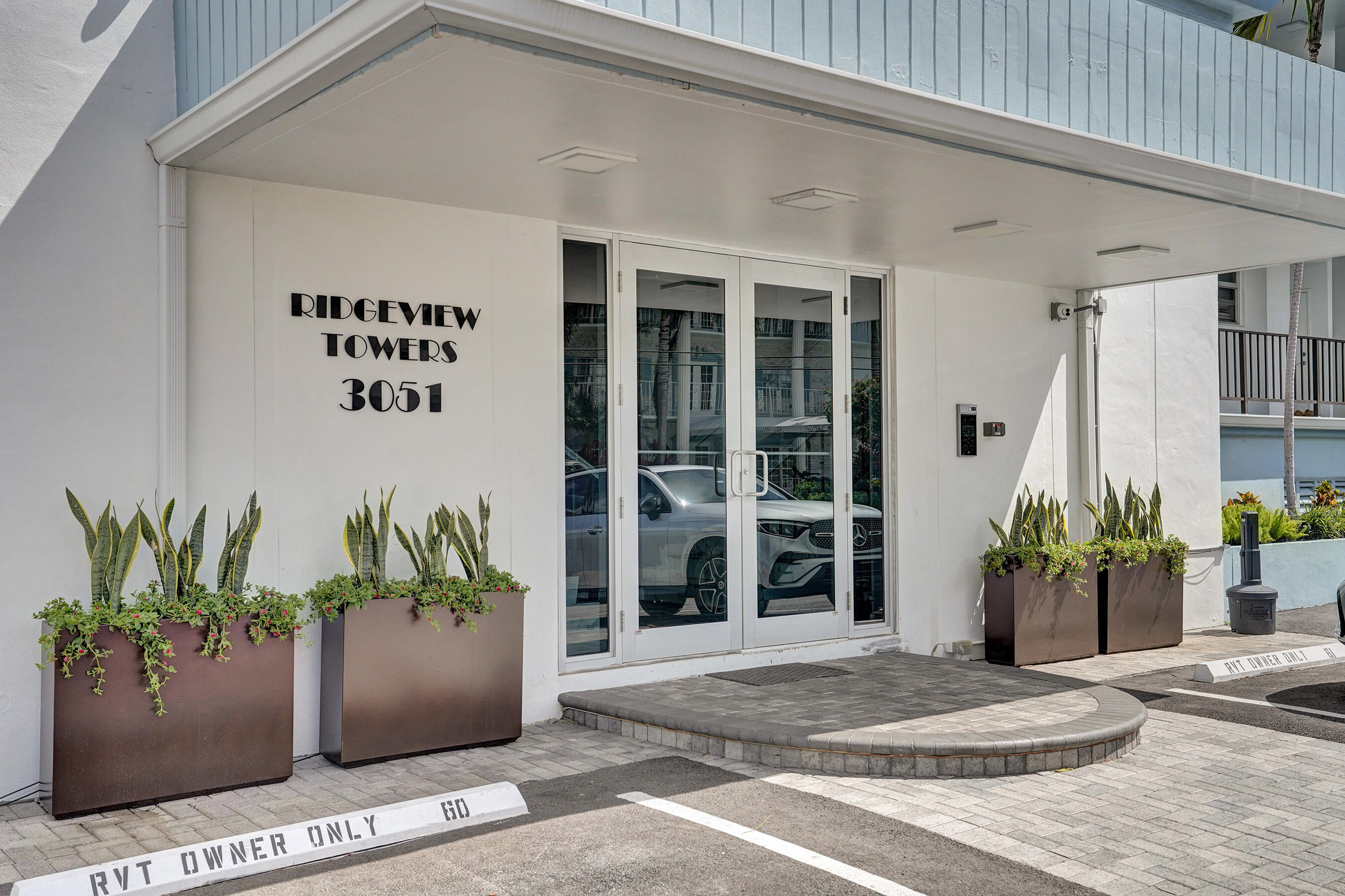 3051 NE 48th #702 Fort Lauderdale, FL 33308