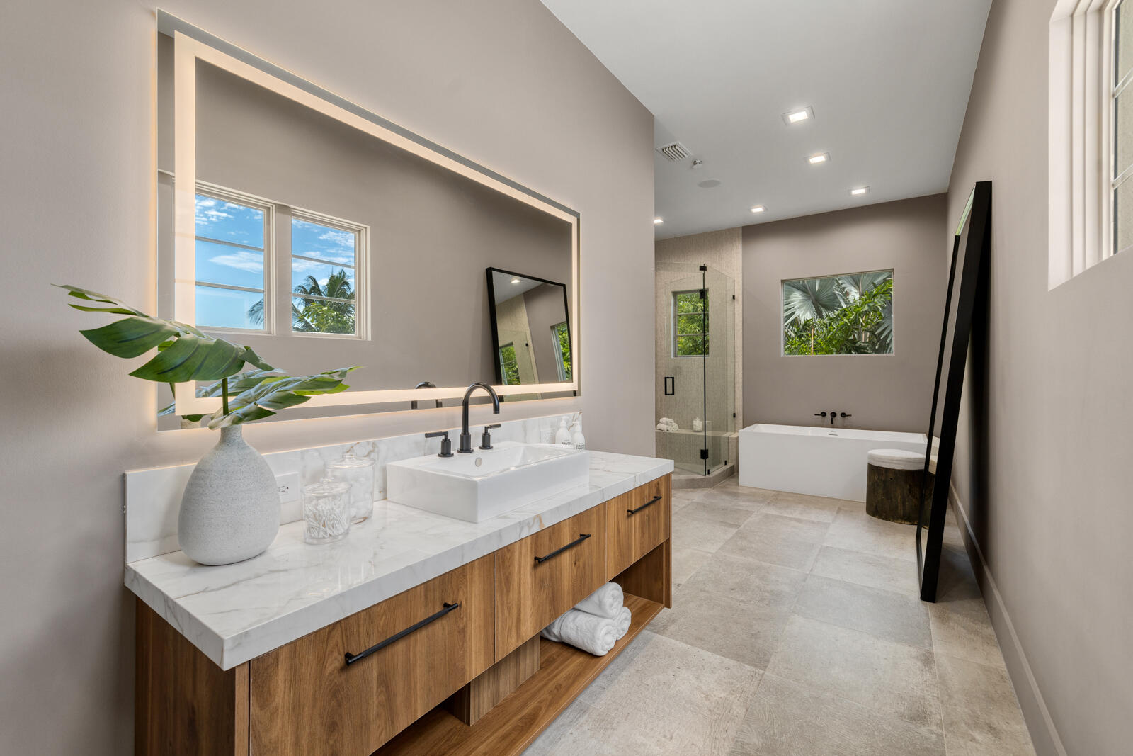 1207 Spanish Riv Boca Raton, FL 33432