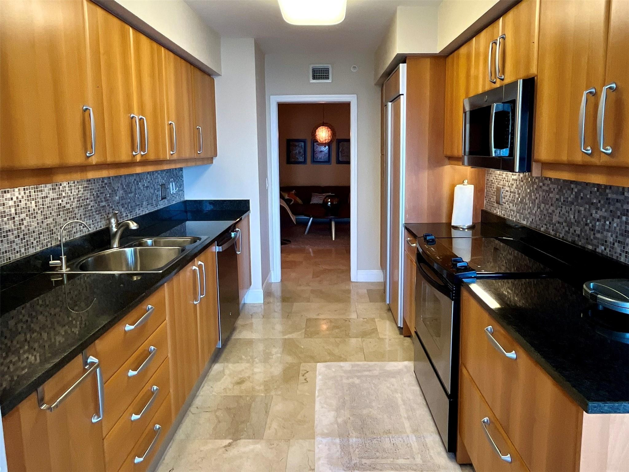 16500 Collins #2052 Sunny Isles Beach, FL 33160