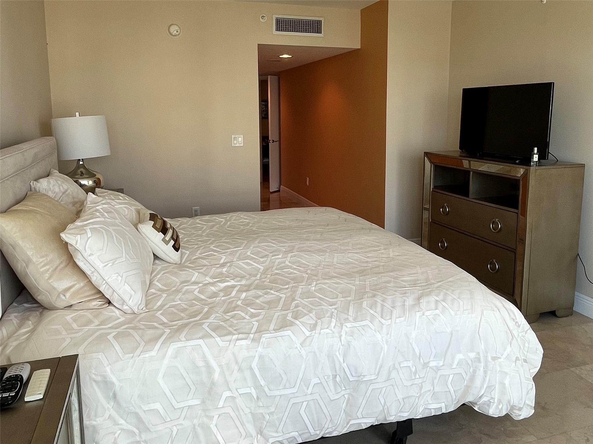 16500 Collins #2052 Sunny Isles Beach, FL 33160