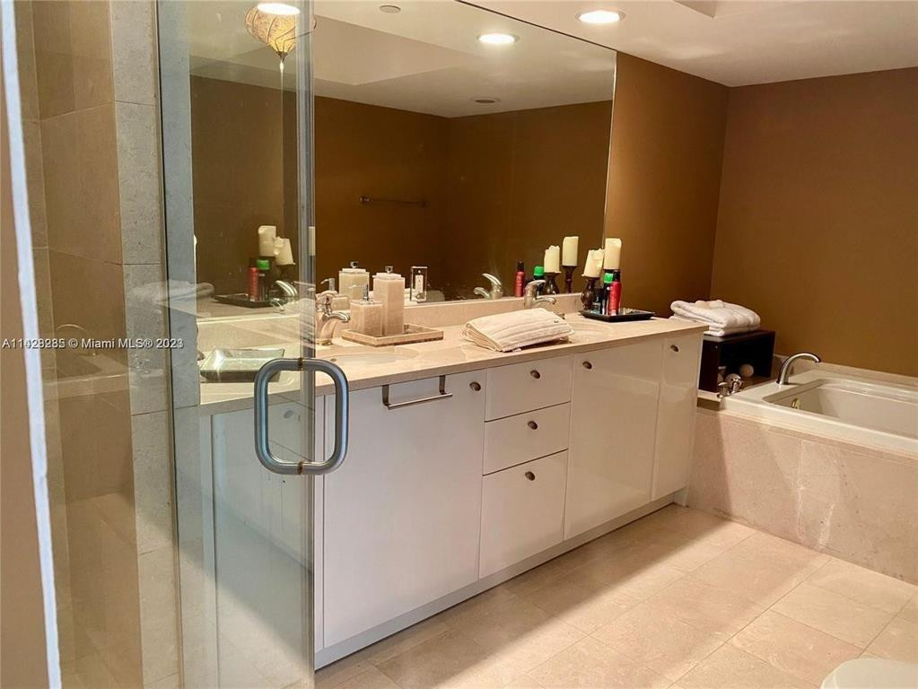 16500 Collins #2052 Sunny Isles Beach, FL 33160