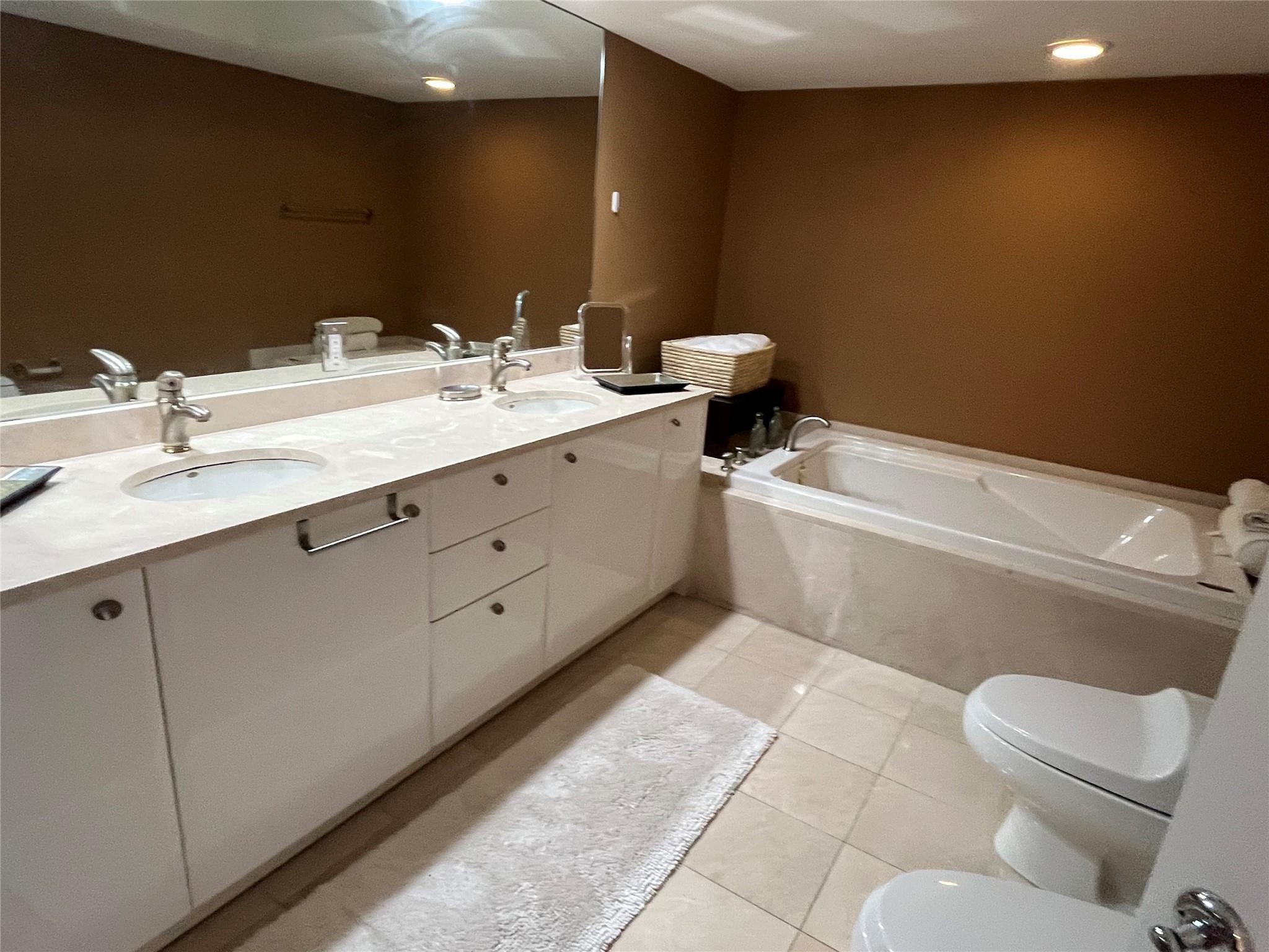 16500 Collins #2052 Sunny Isles Beach, FL 33160
