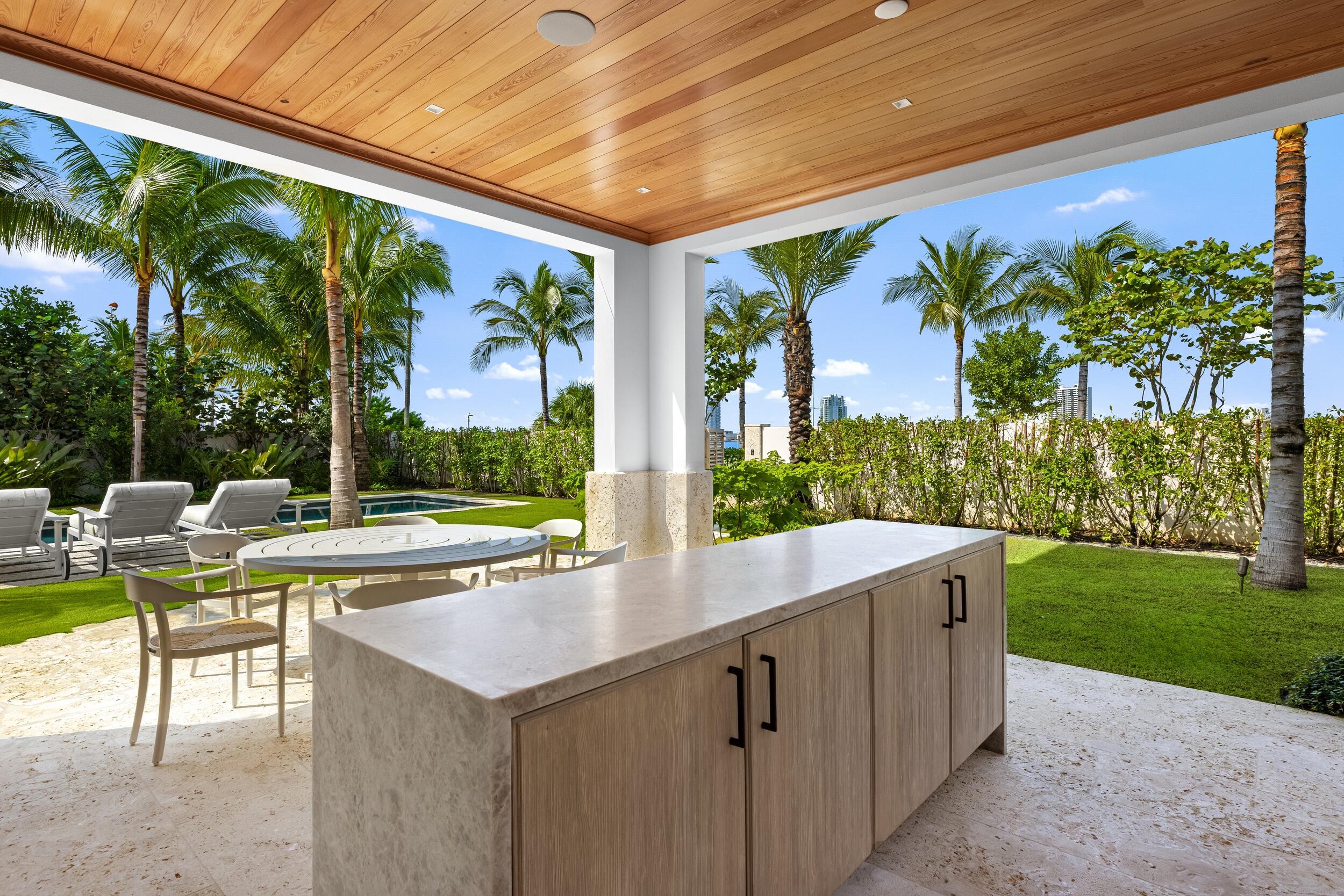 1265 N Lk Way Palm Beach, FL 33480