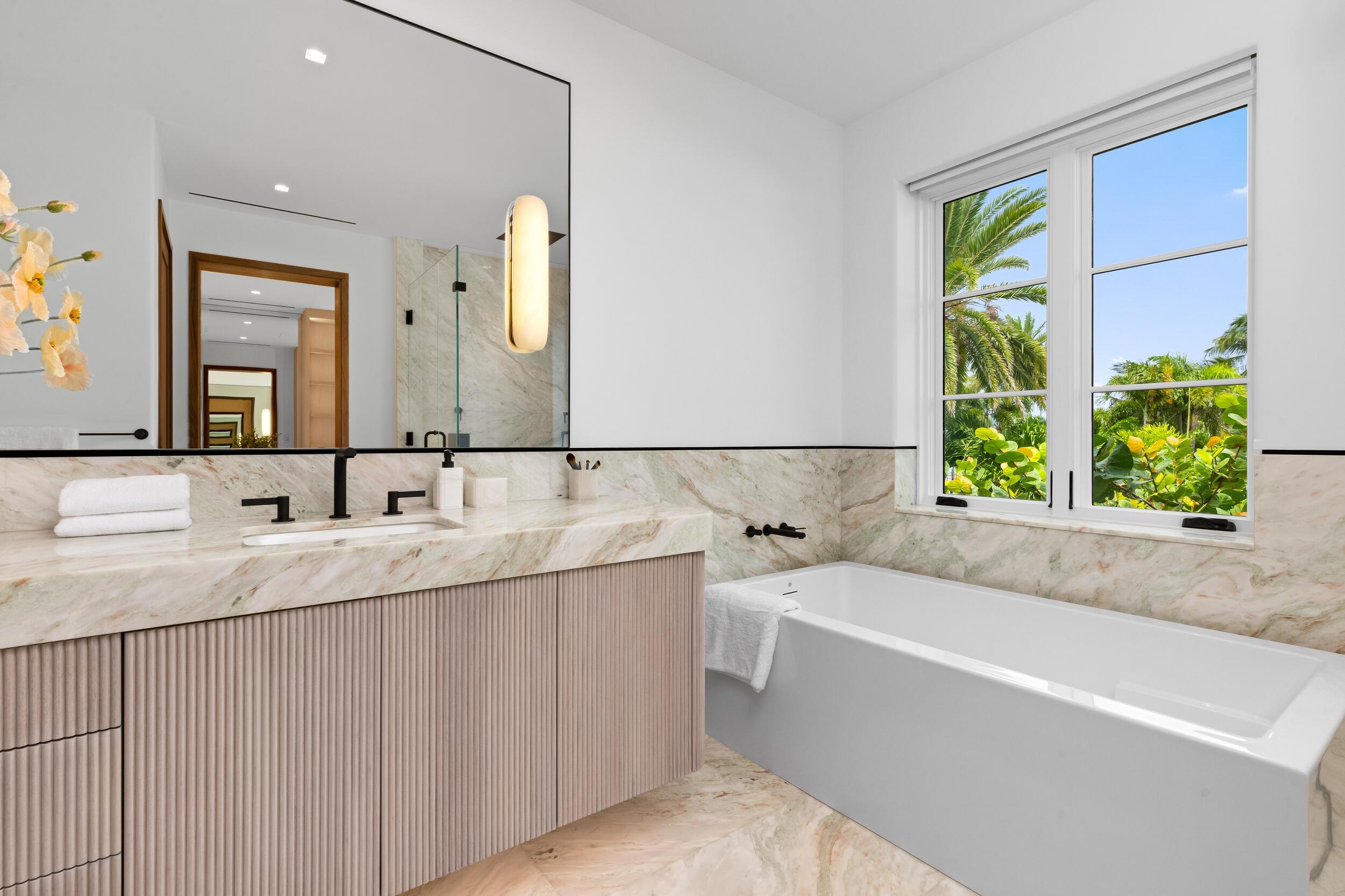 1265 N Lk Way Palm Beach, FL 33480
