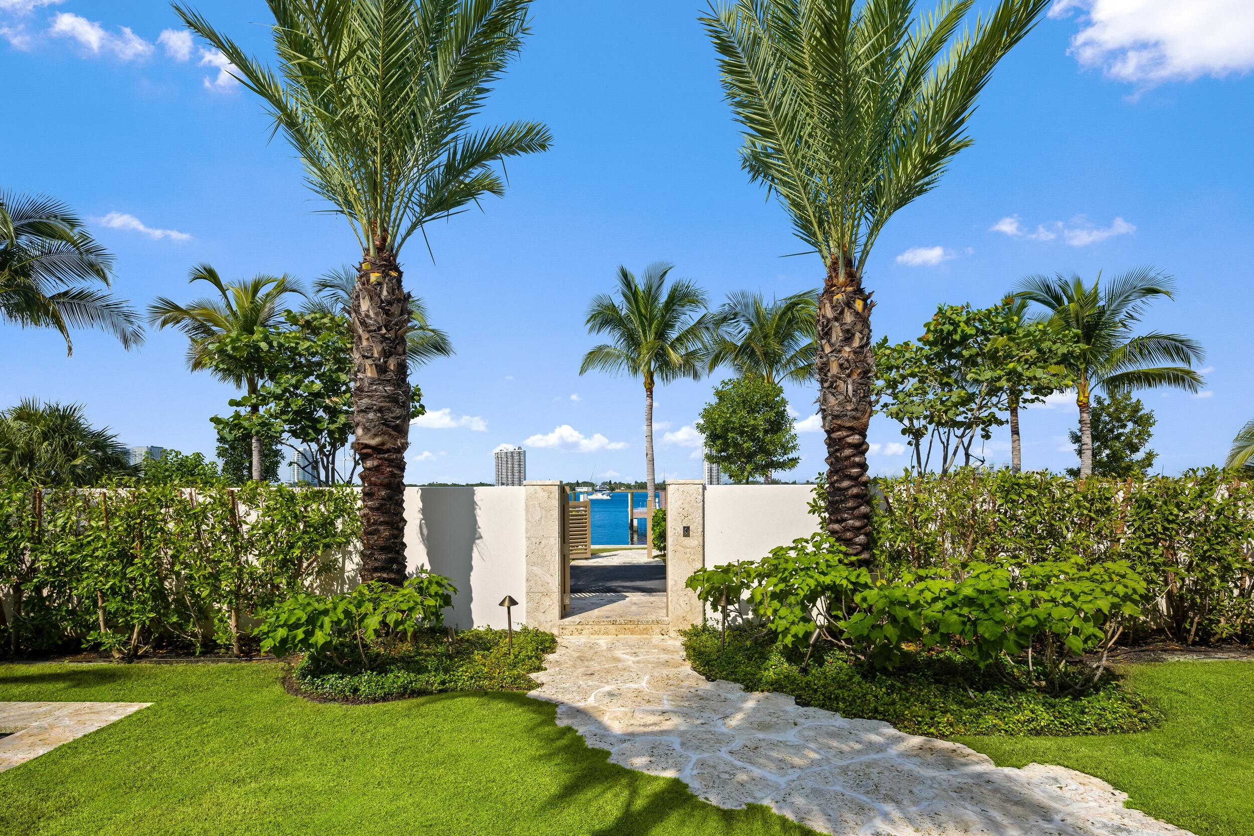 1265 N Lk Way Palm Beach, FL 33480