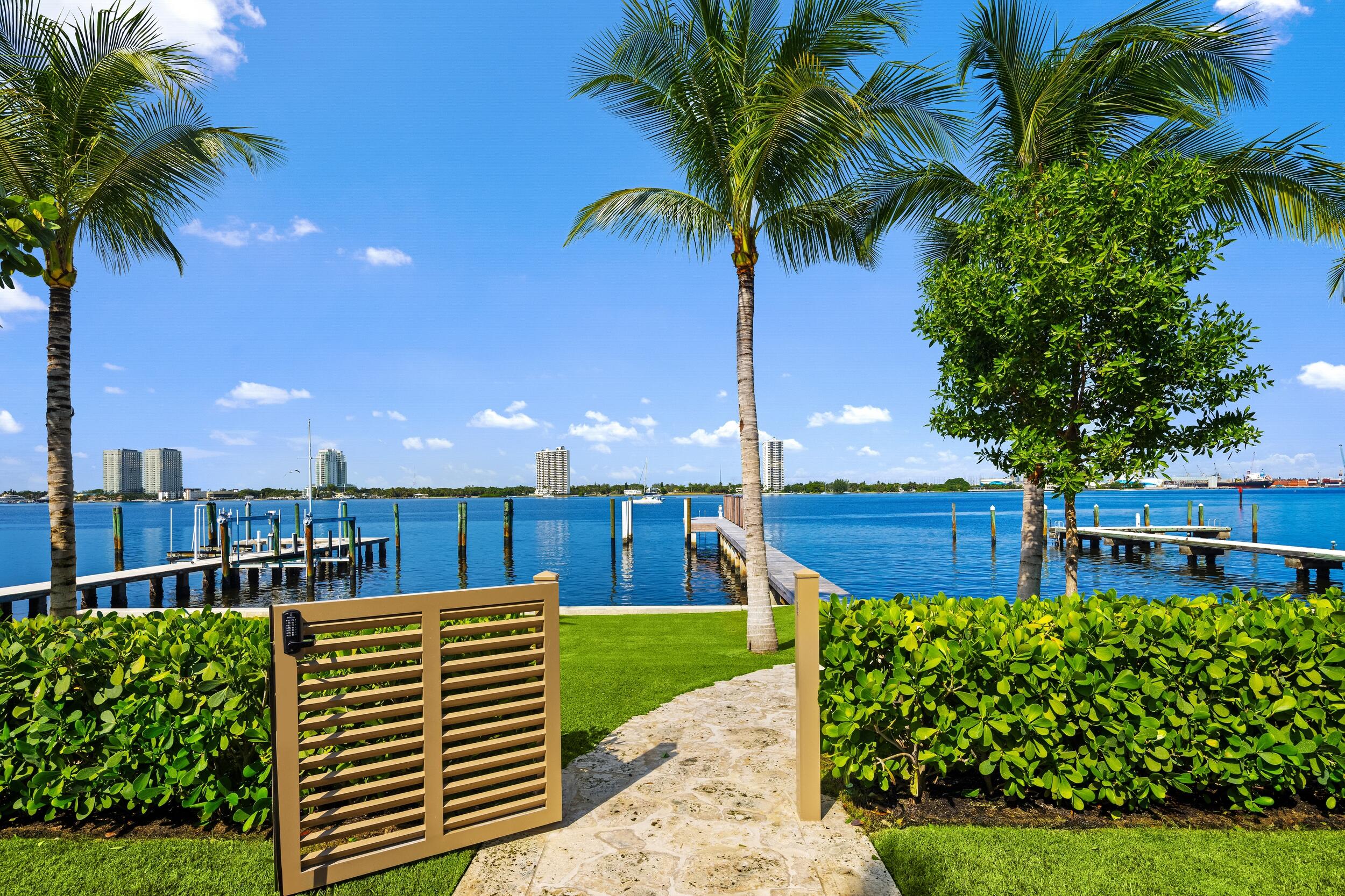 1265 N Lk Way Palm Beach, FL 33480