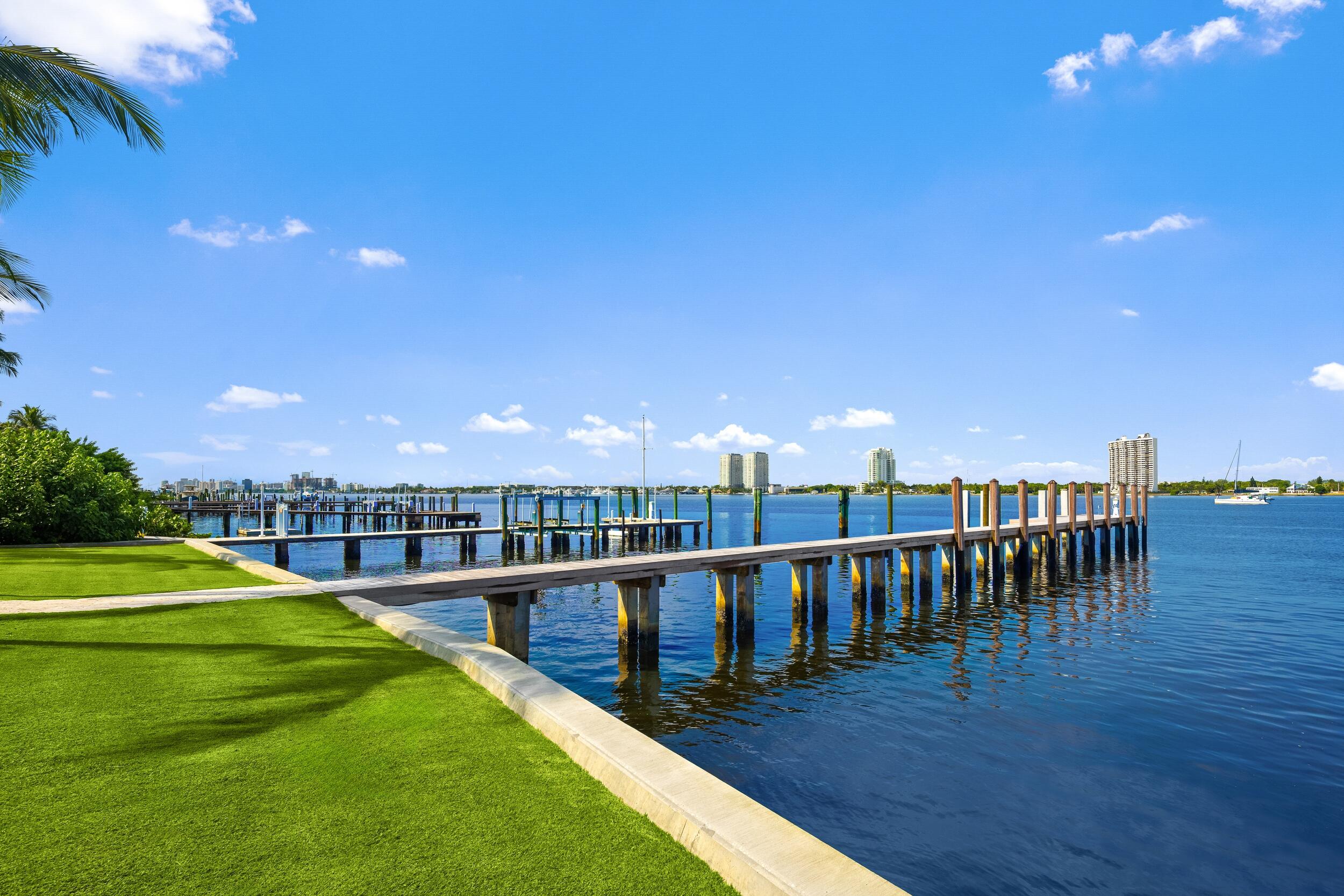 1265 N Lk Way Palm Beach, FL 33480