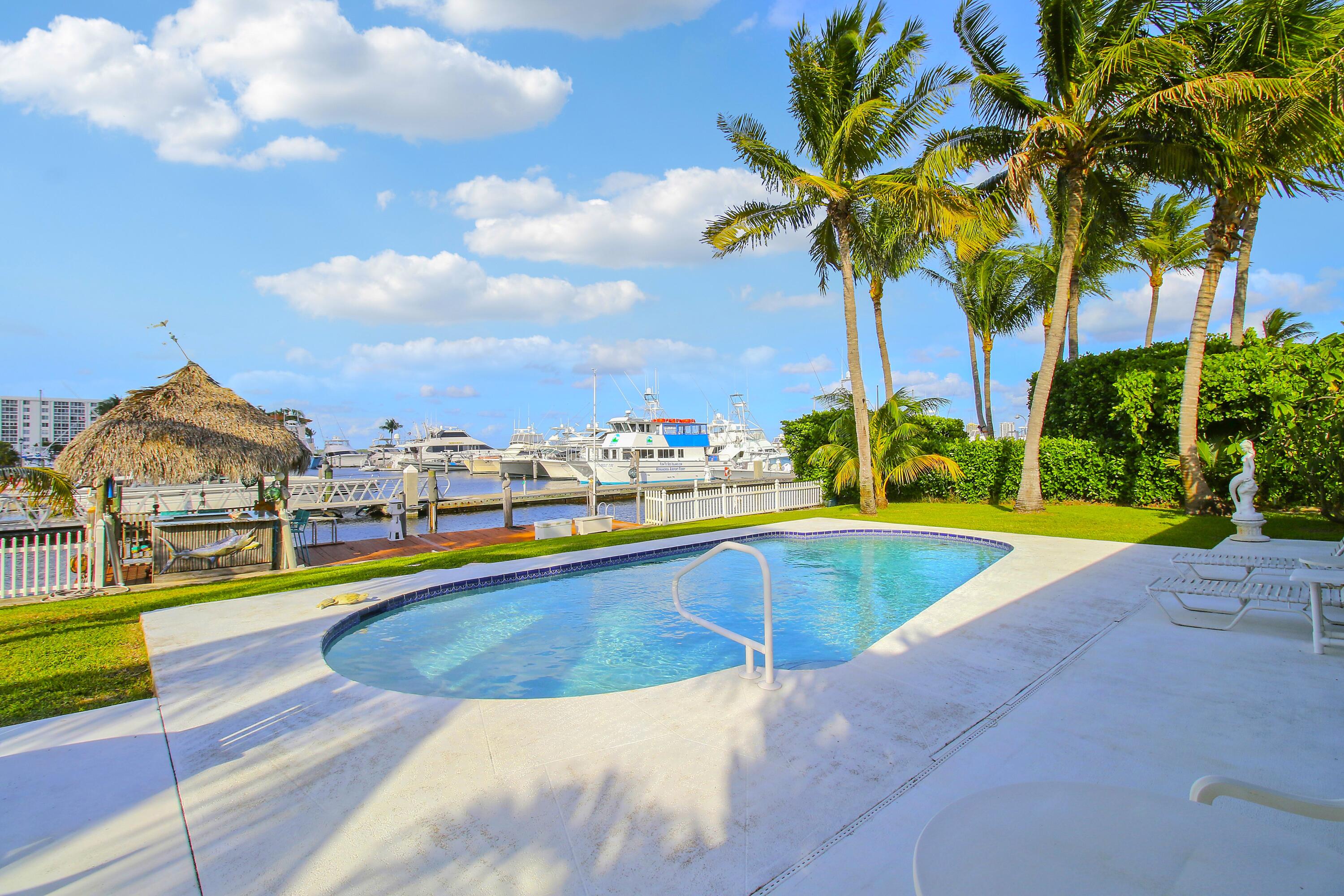 110 Shr Dr Riviera Beach, FL 33404