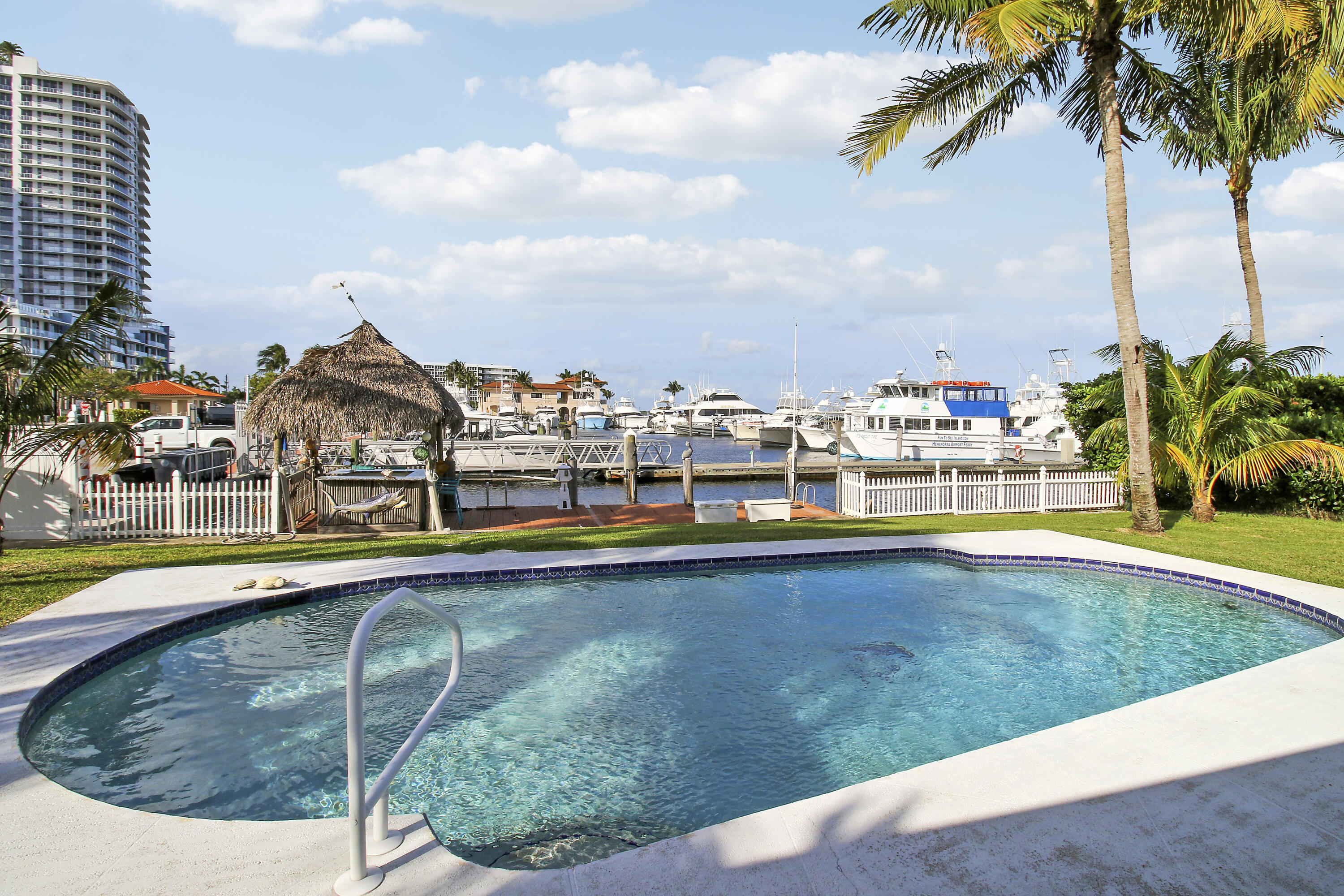 110 Shr Dr Riviera Beach, FL 33404