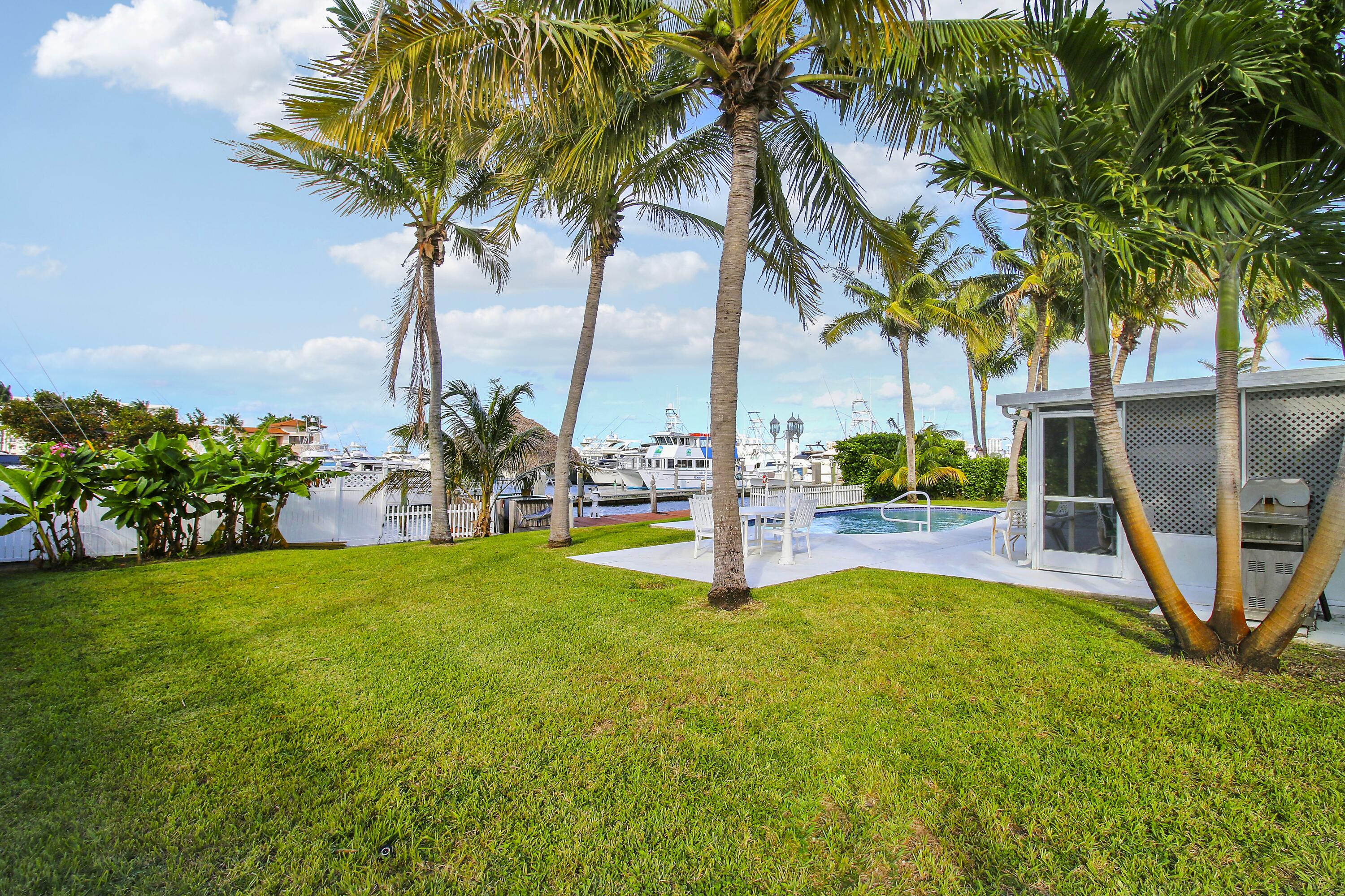 110 Shr Dr Riviera Beach, FL 33404