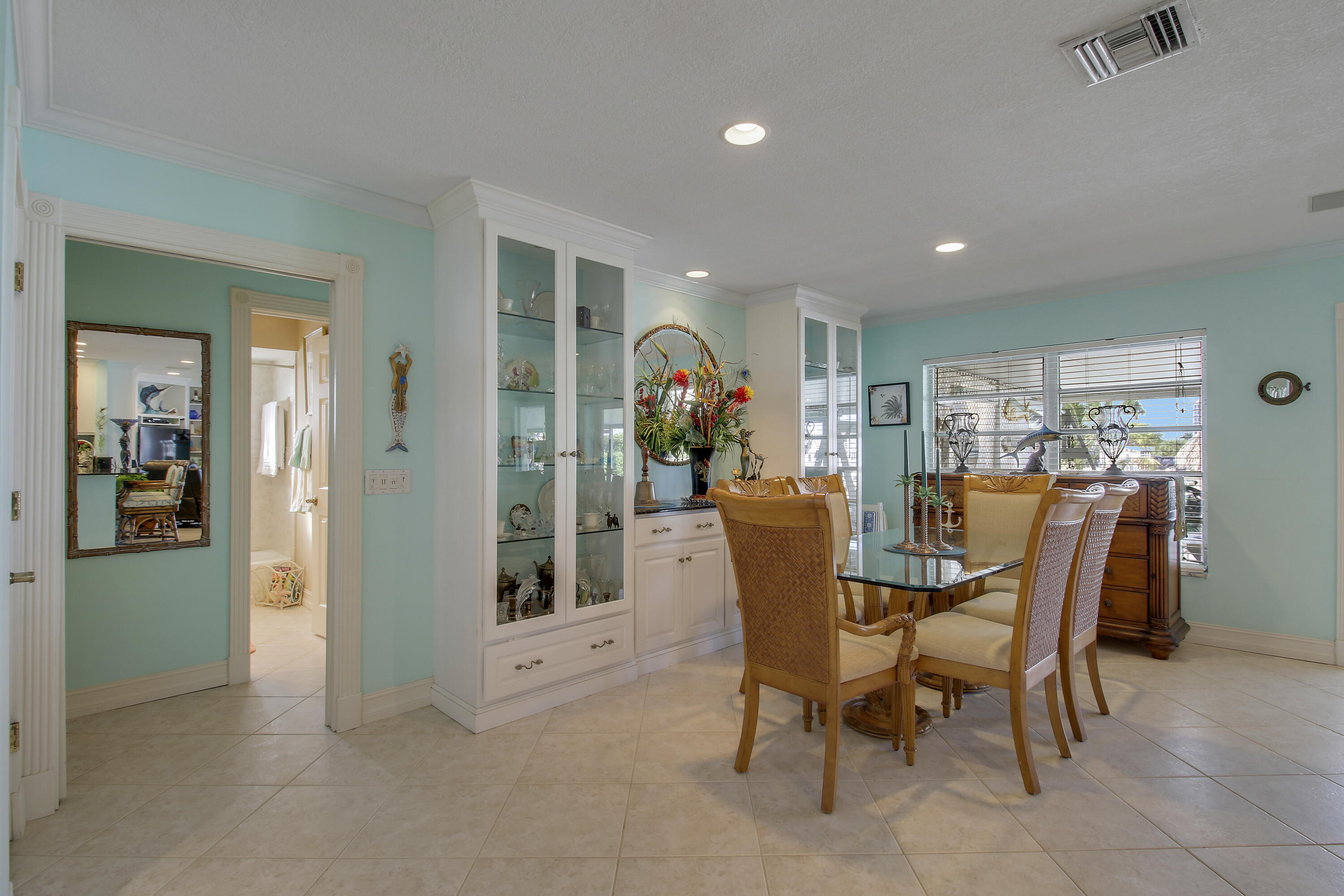 110 Shr Dr Riviera Beach, FL 33404