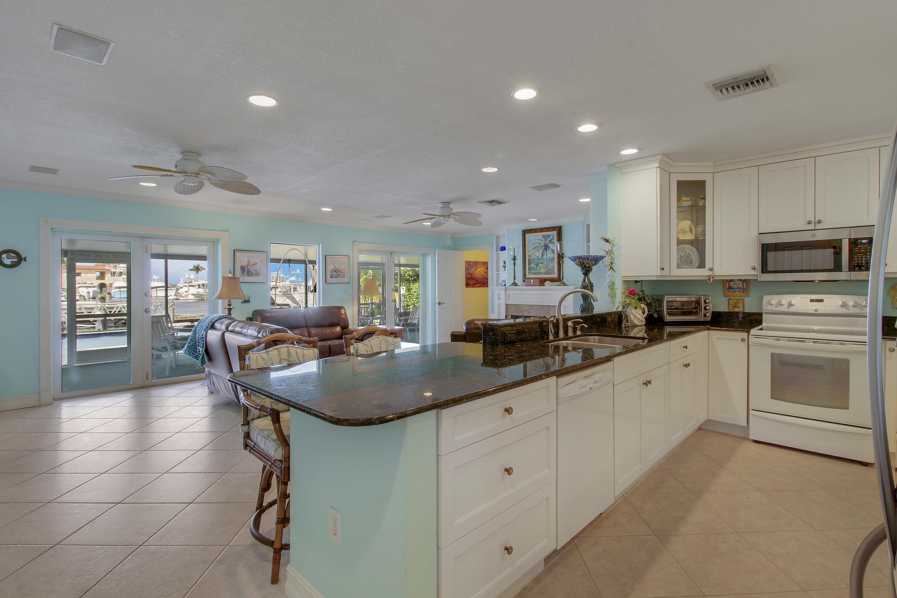 110 Shr Dr Riviera Beach, FL 33404
