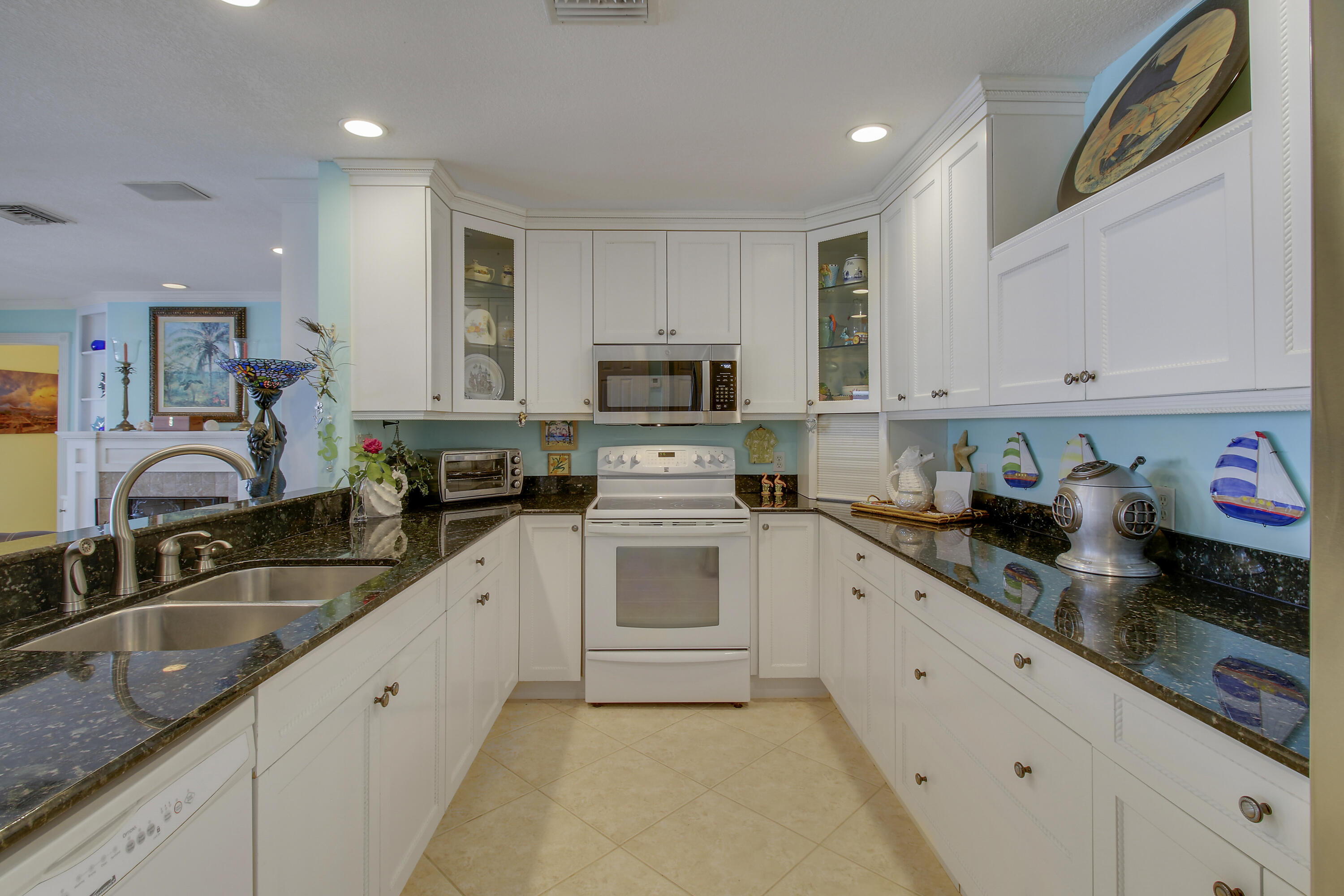 110 Shr Dr Riviera Beach, FL 33404