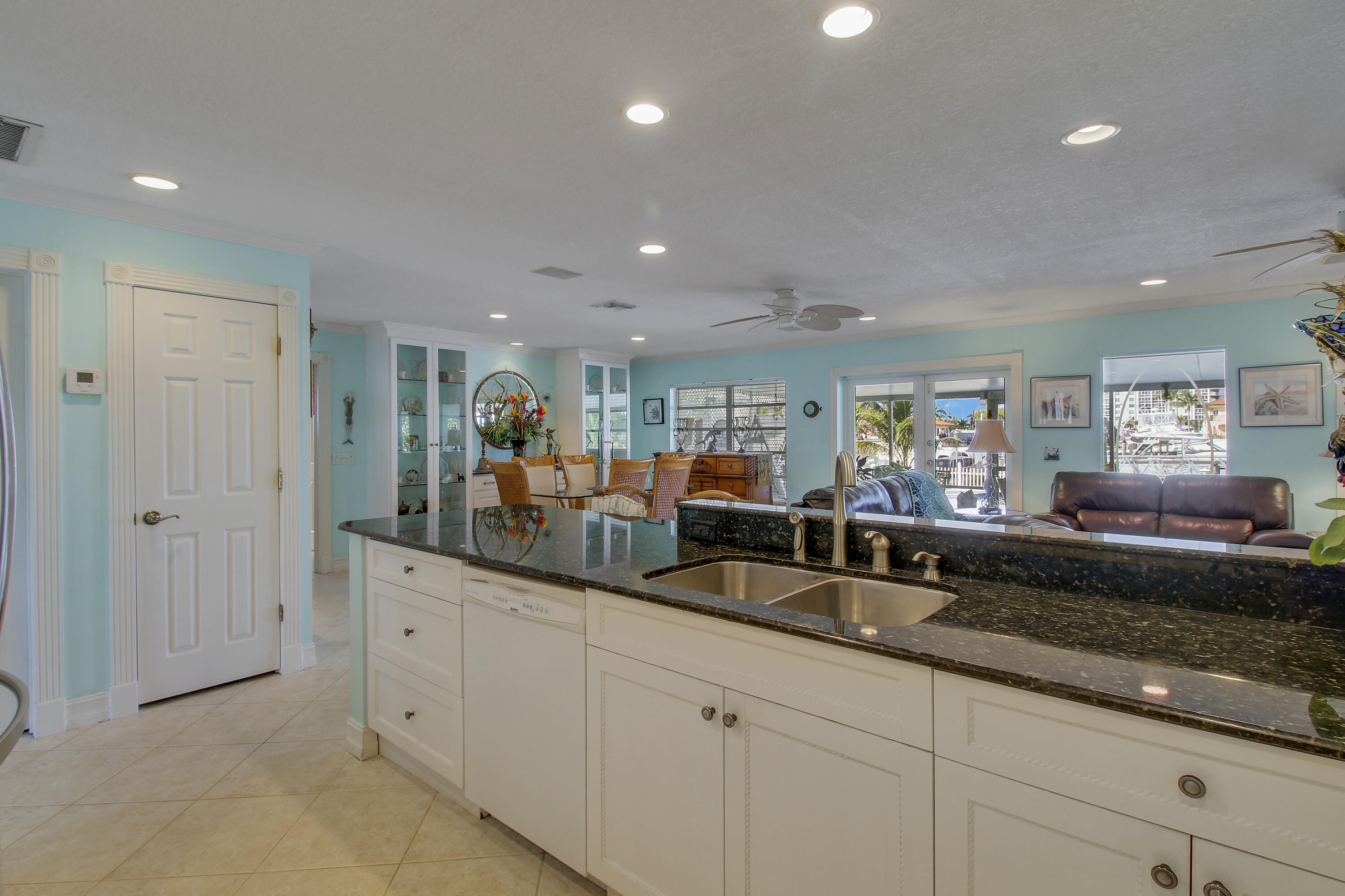 110 Shr Dr Riviera Beach, FL 33404
