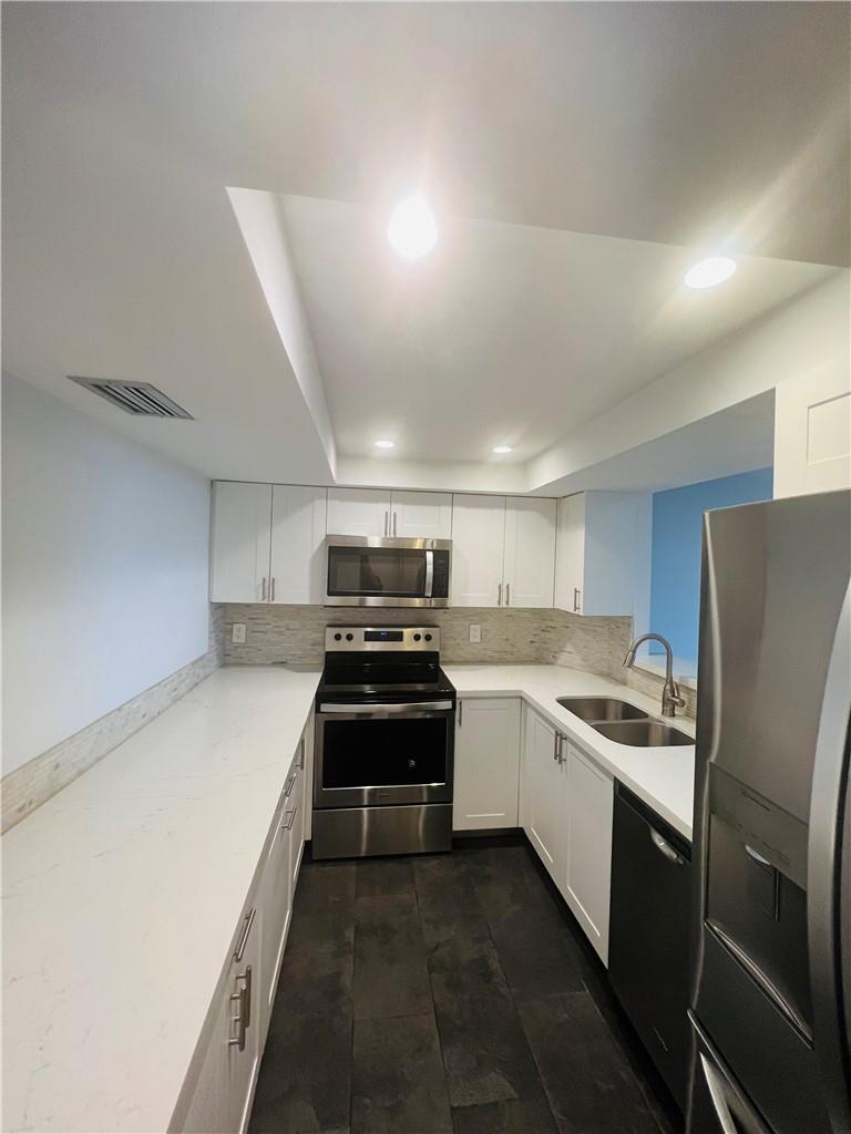 3900 N Hills Dr #412