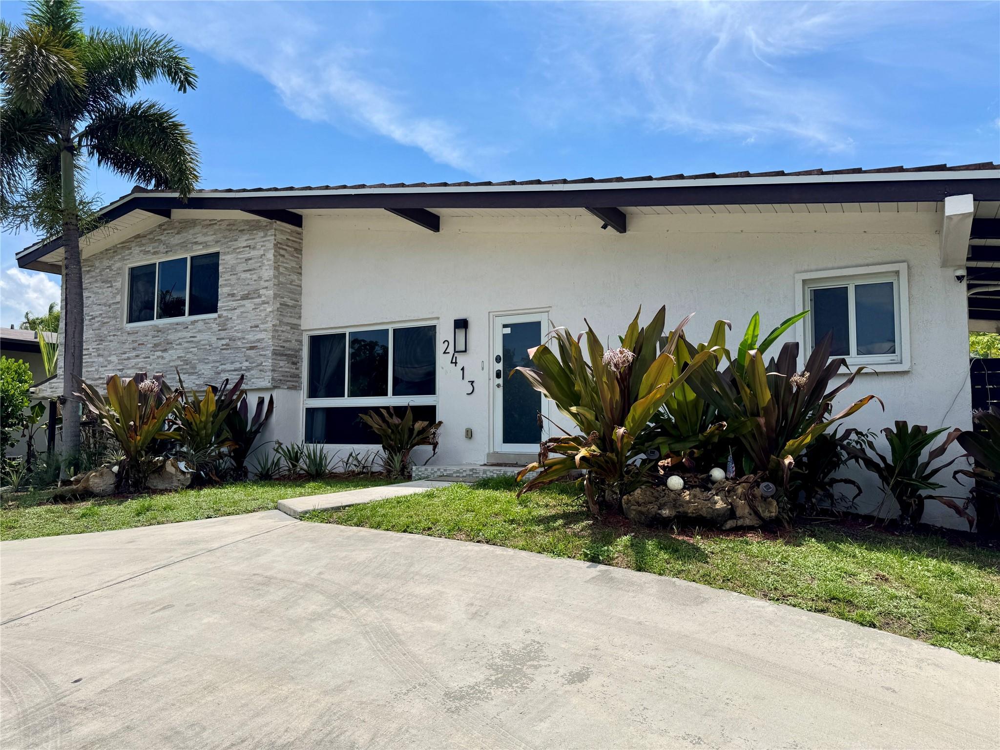 2413 Sugarloaf Ln