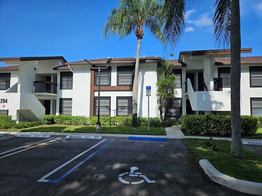 204 Lake Pointe Dr #203