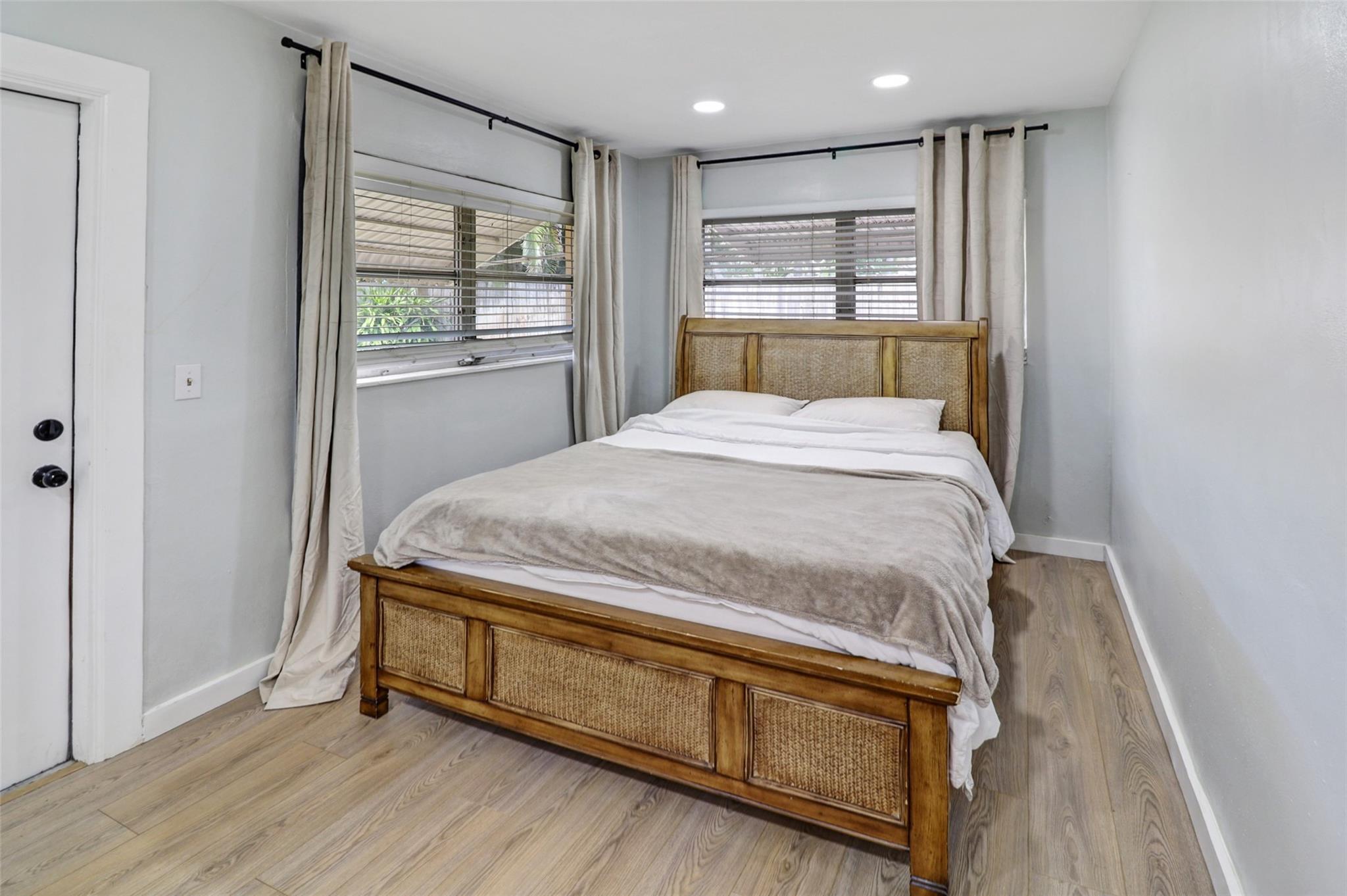 131 NE 55th St Oakland Park, FL 33334