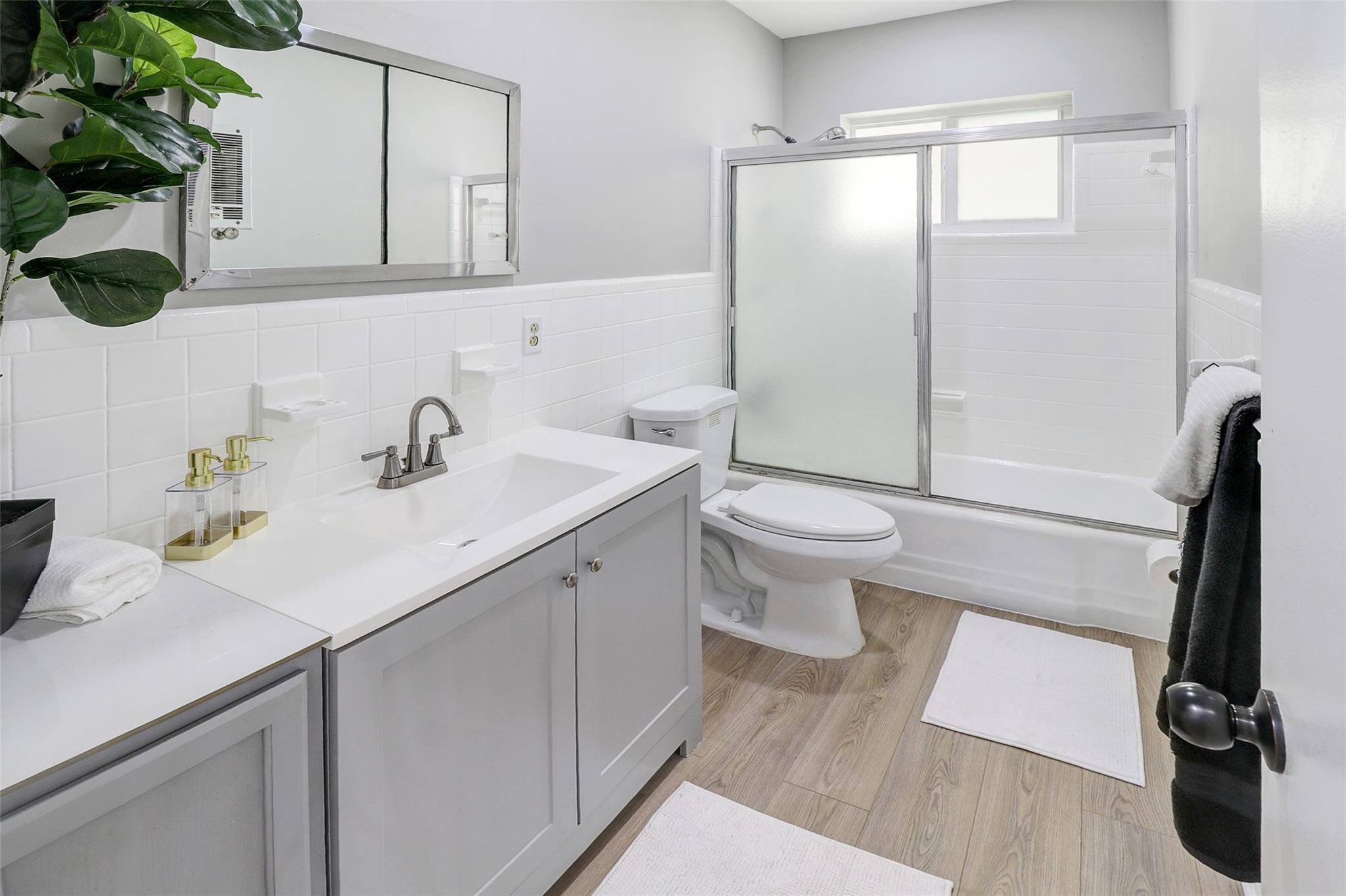 131 NE 55th St Oakland Park, FL 33334