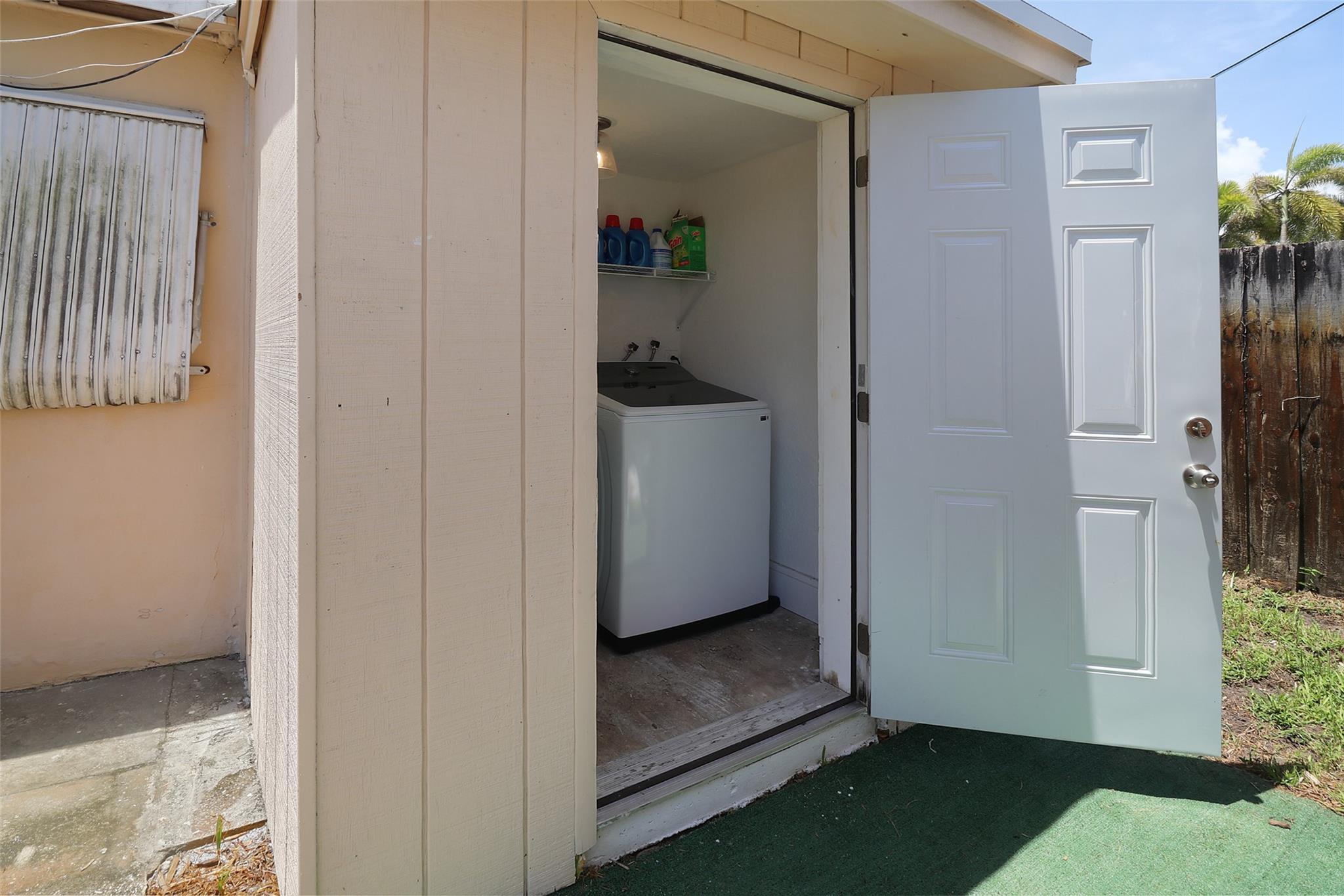 131 NE 55th St Oakland Park, FL 33334