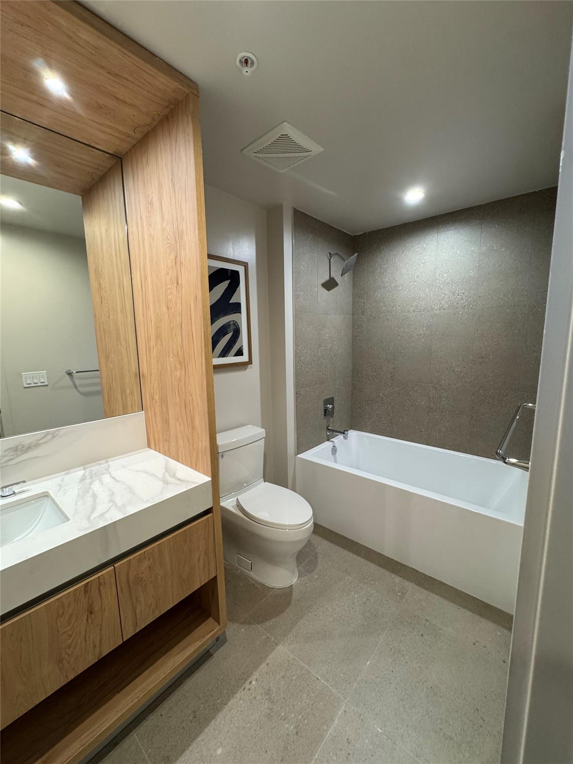 11 NE 6th St #2606 Miami, FL 33132