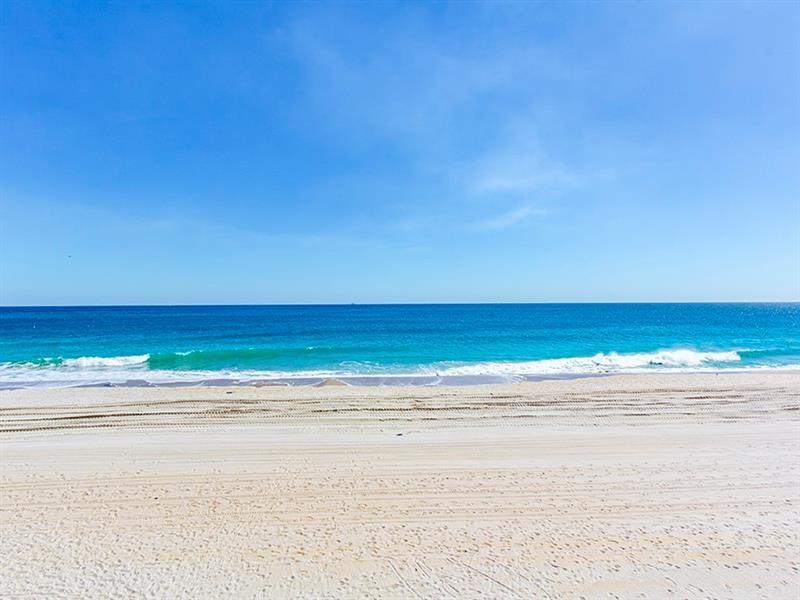 2555 NE 11th St #402