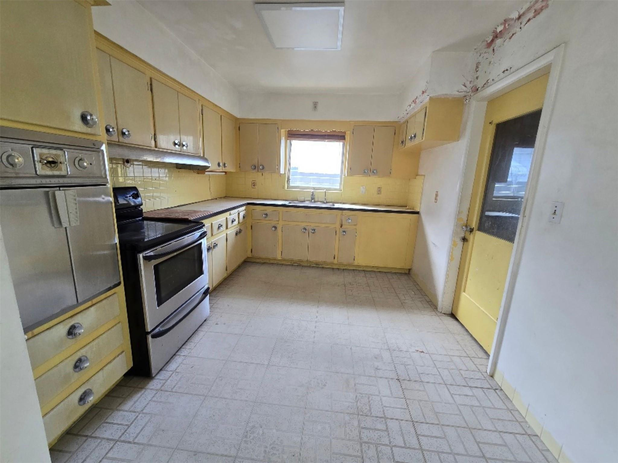 2702 Hayes St Hollywood, FL 33020