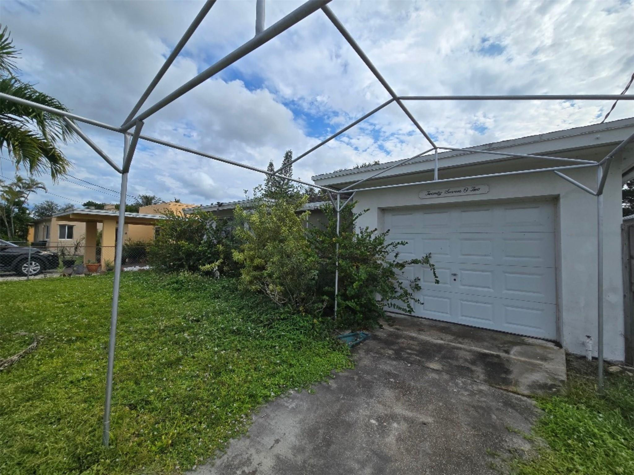 2702 Hayes St Hollywood, FL 33020