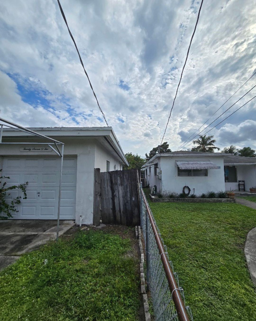2702 Hayes St Hollywood, FL 33020