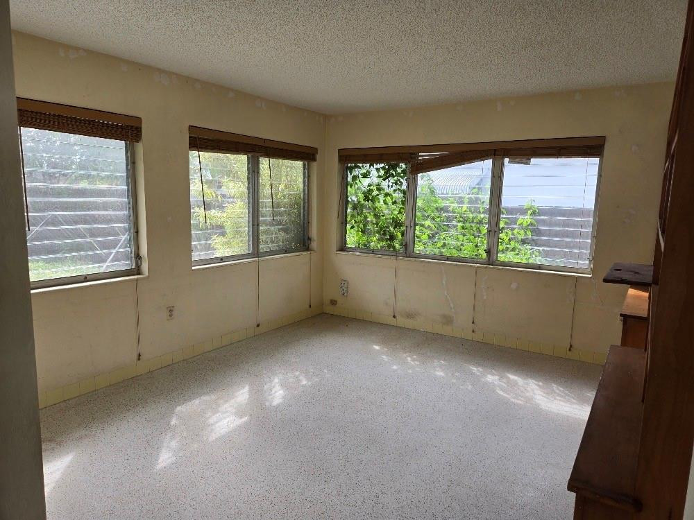 2702 Hayes St Hollywood, FL 33020