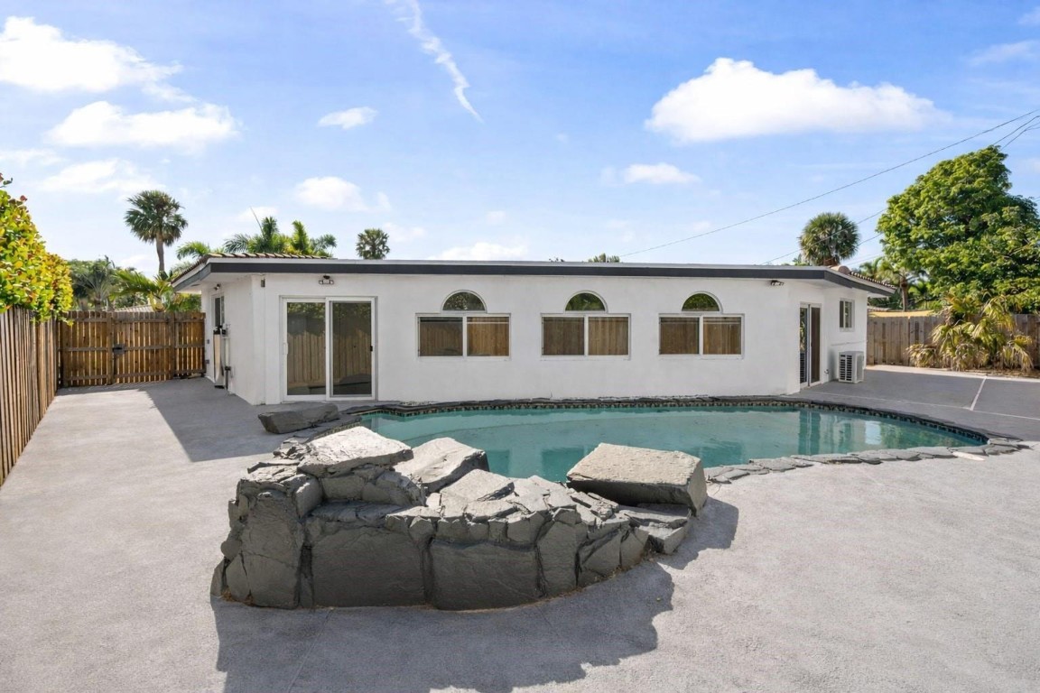 2185 Imperial Pt Fort Lauderdale, FL 33308