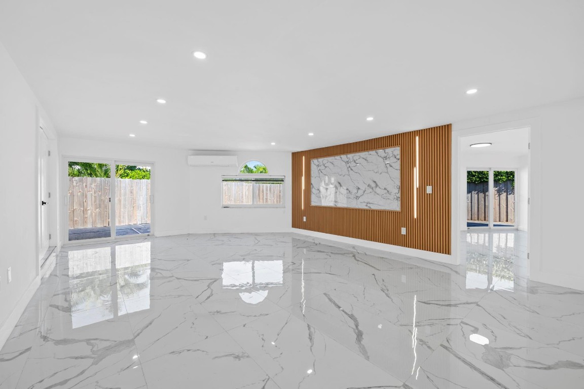 2185 Imperial Pt Fort Lauderdale, FL 33308