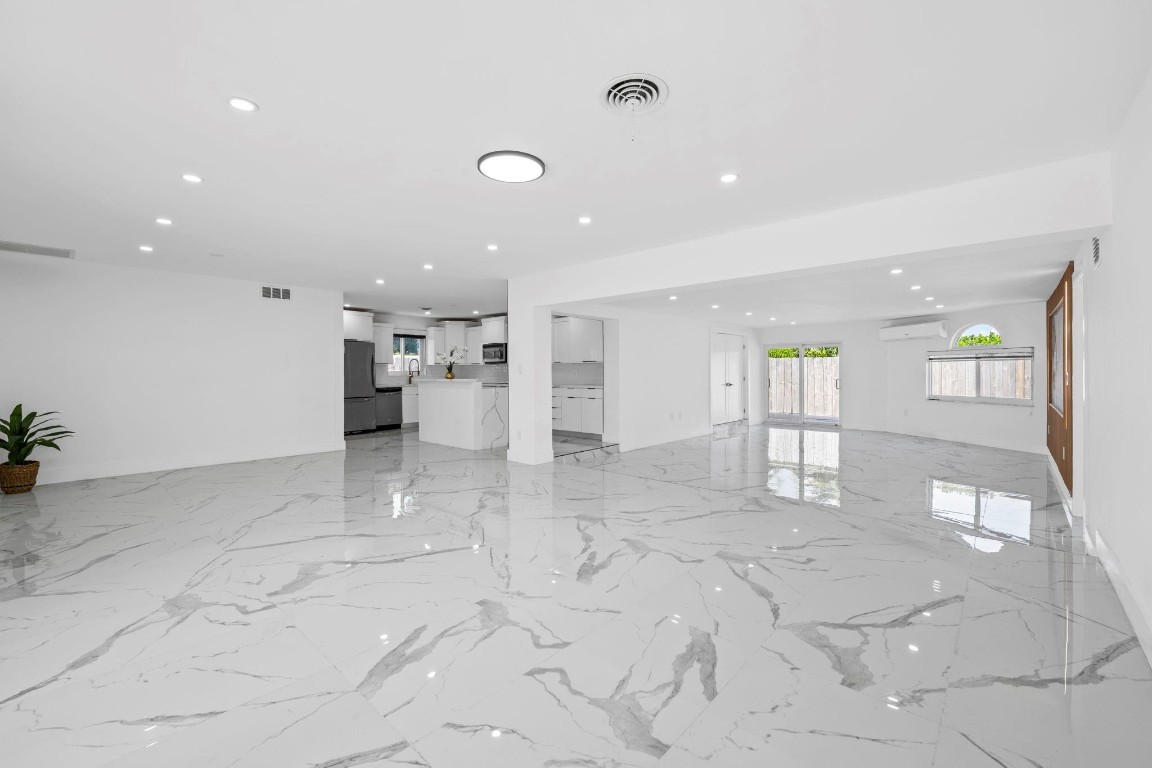 2185 Imperial Pt Fort Lauderdale, FL 33308