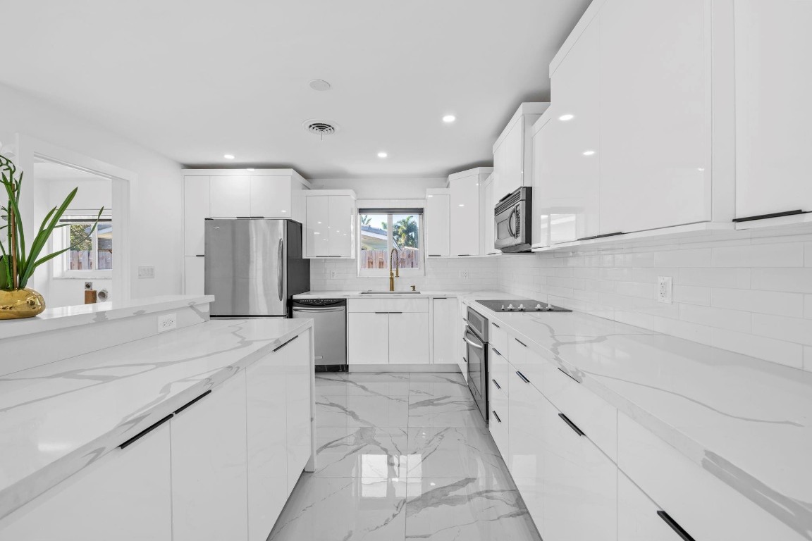 2185 Imperial Pt Fort Lauderdale, FL 33308