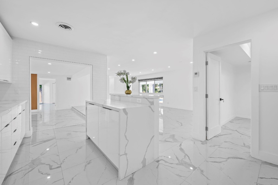 2185 Imperial Pt Fort Lauderdale, FL 33308