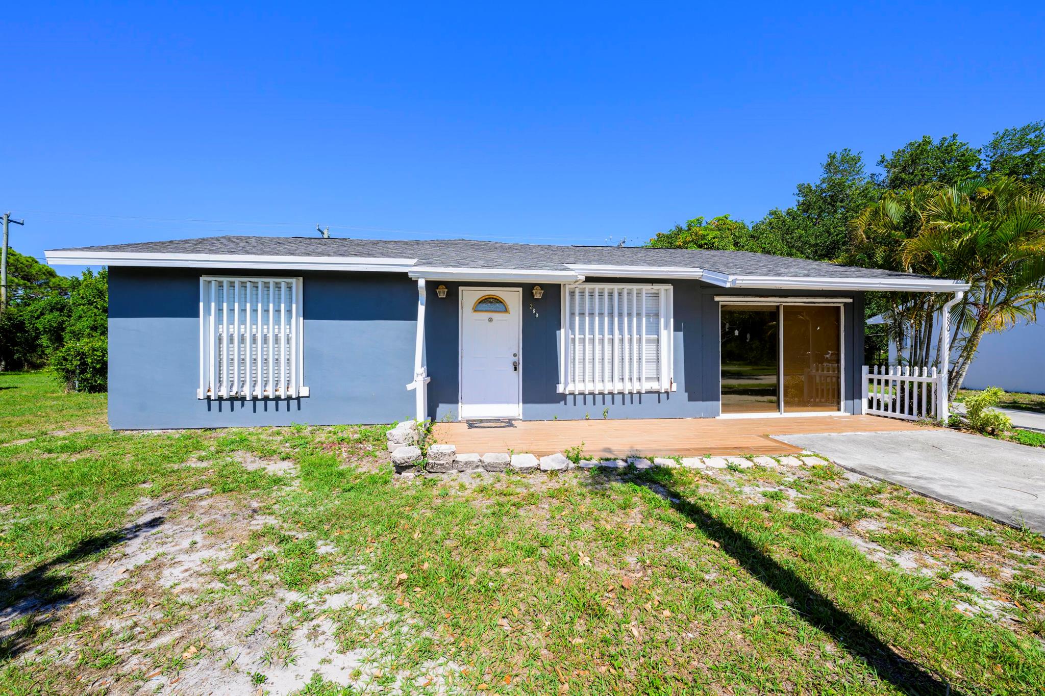 280 NW Airoso Blvd