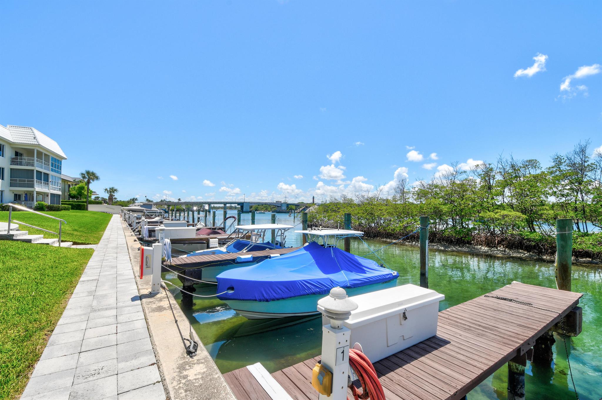 325 Beach Rd #301 Tequesta, FL 33469