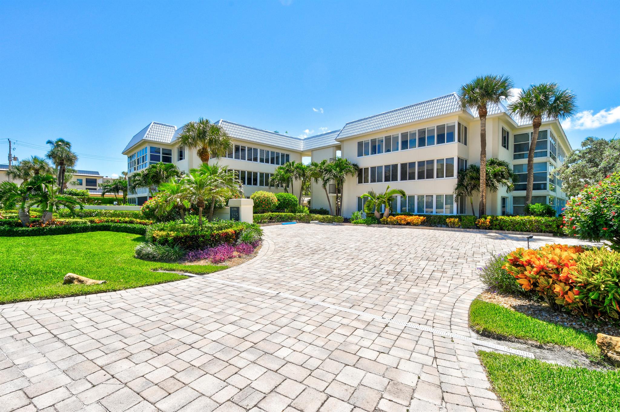 325 Beach Rd #301 Tequesta, FL 33469