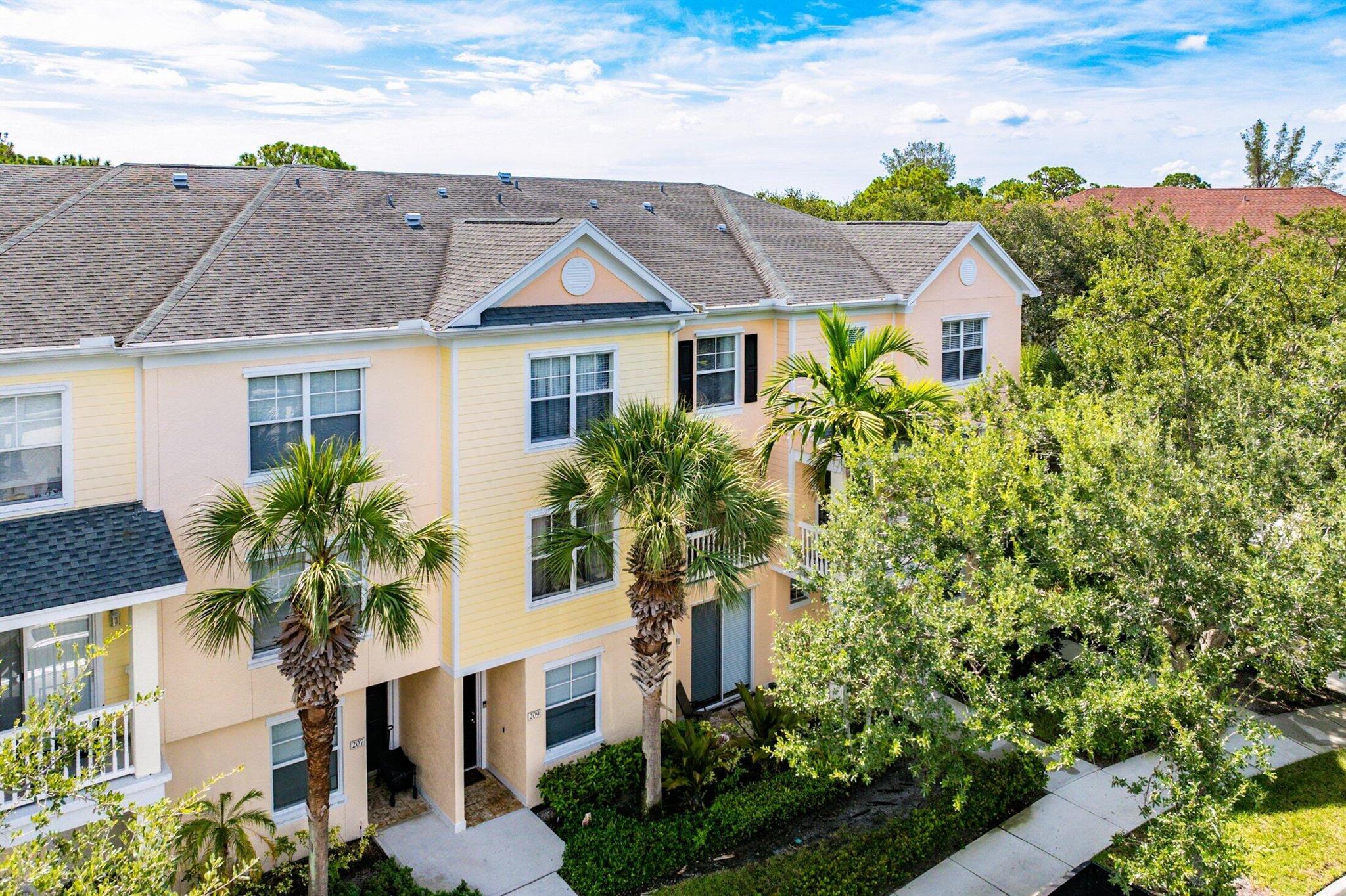 255 Murcia Dr #209