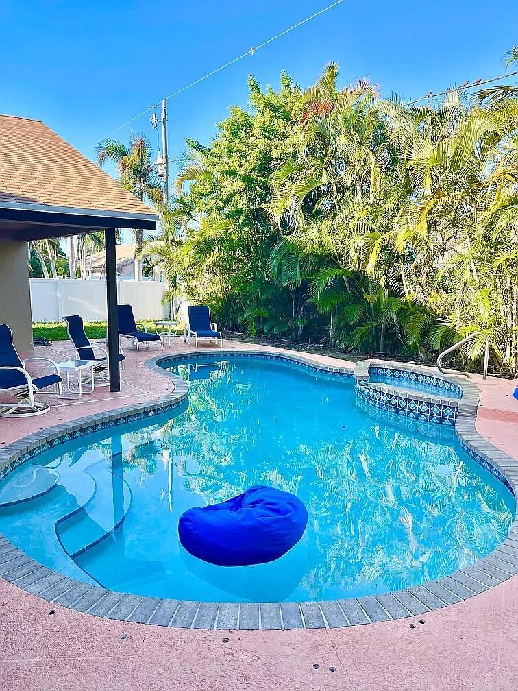 7689 W Country Clb Blvd