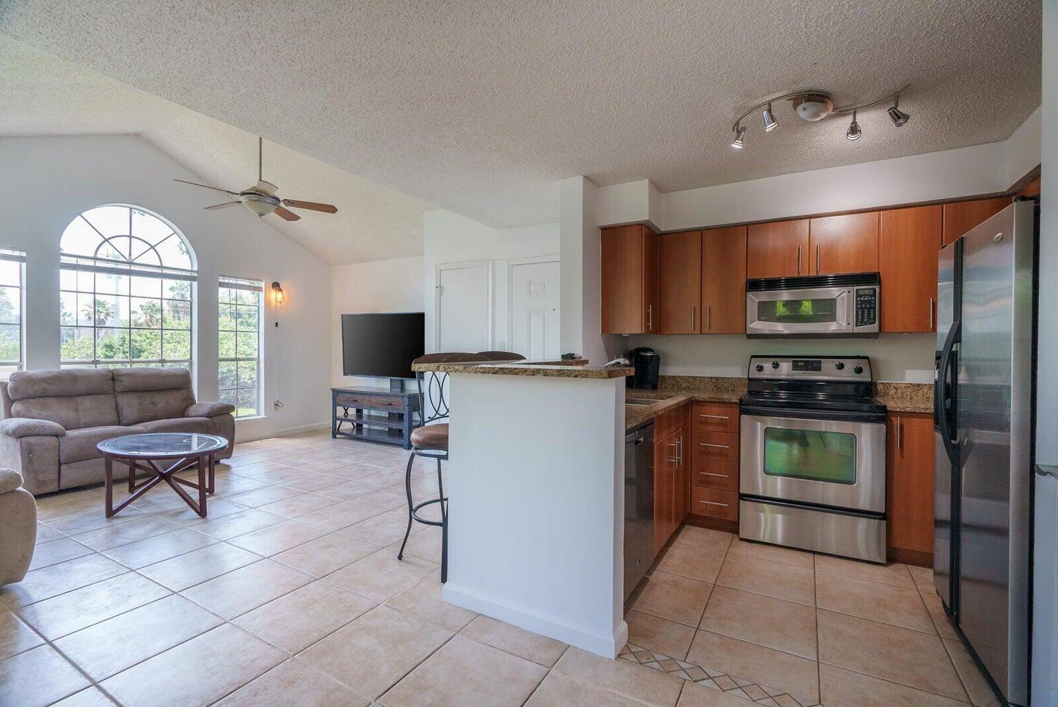 1050 Crystal P Way #P
