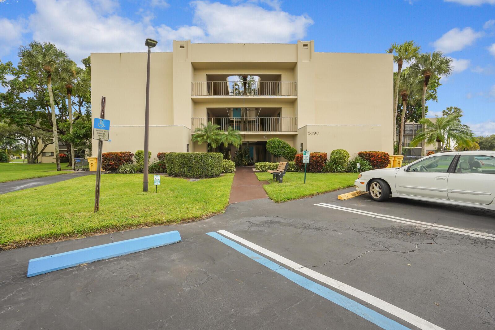 5190 Las Verdes Cir #214