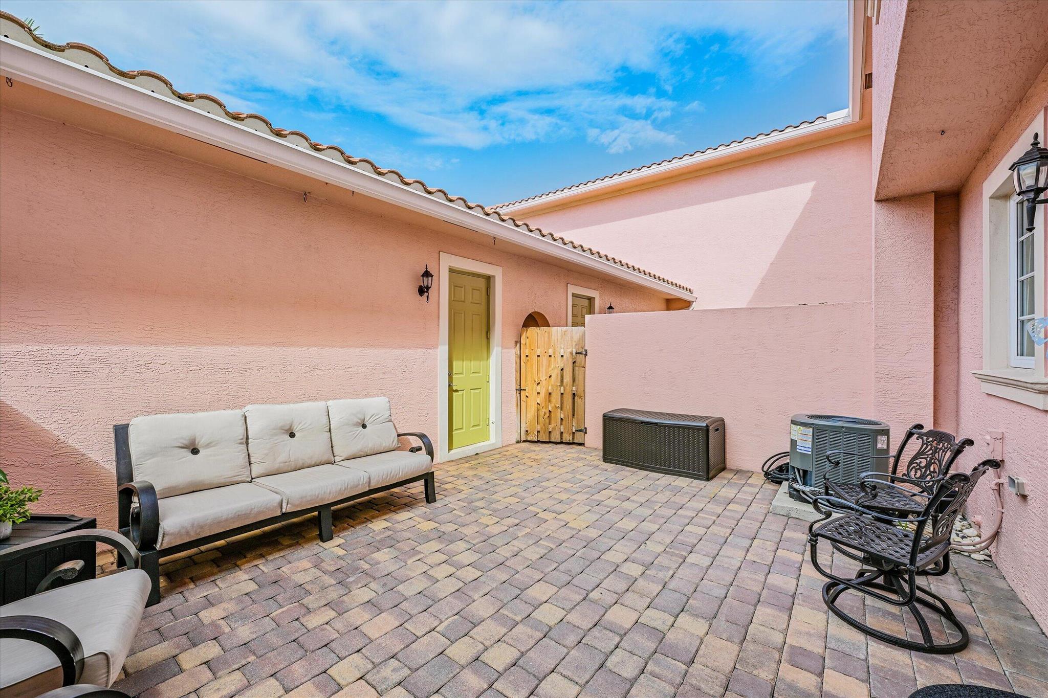 114 Ennis Ln Jupiter, FL 33458