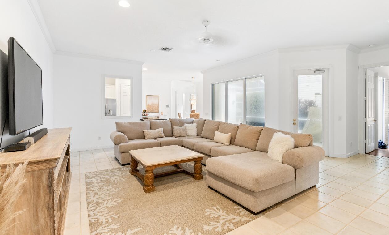 172 Queensland Ln Jupiter, FL 33458