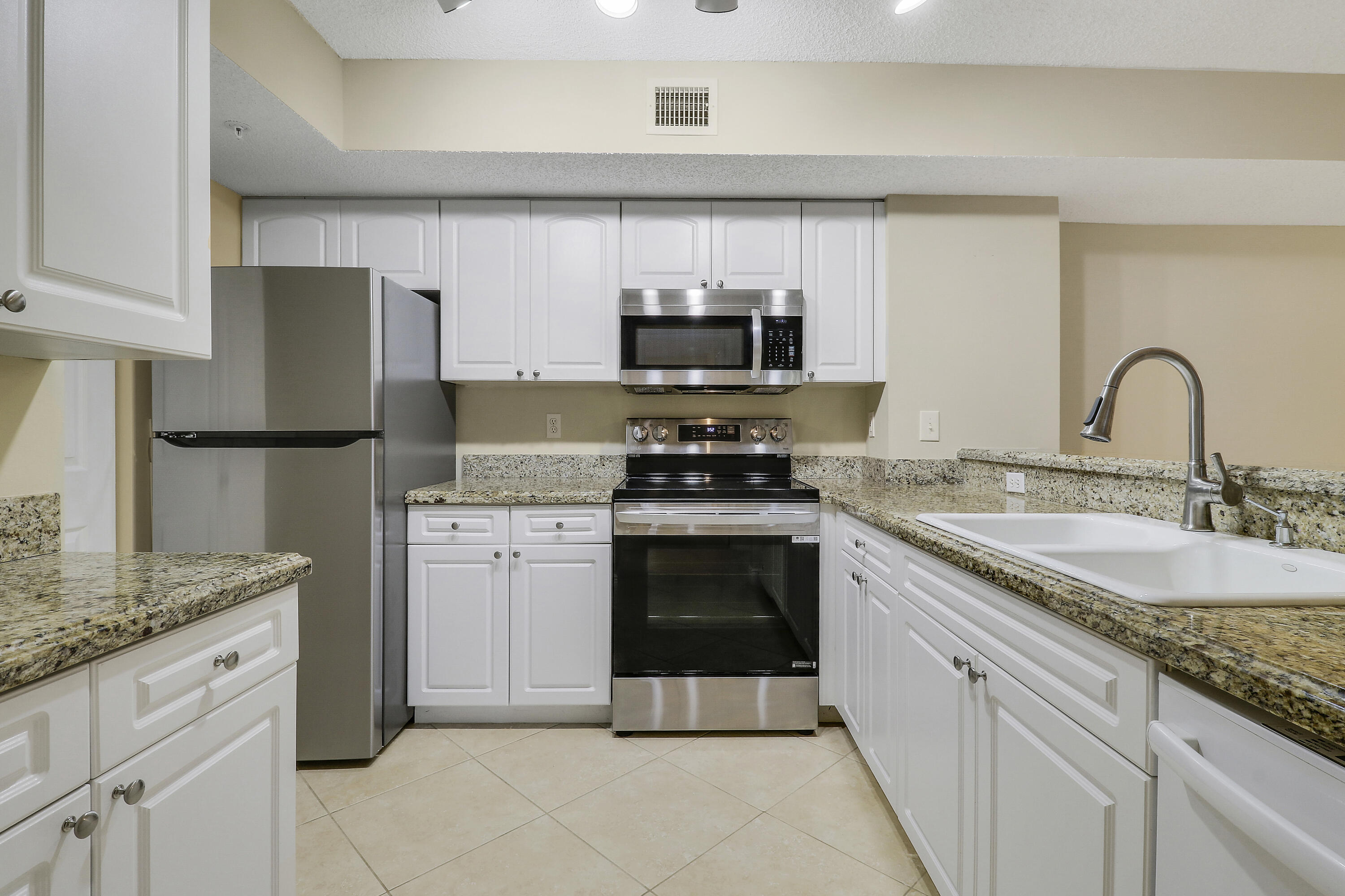 254 Village #4106 Tequesta, FL 33469